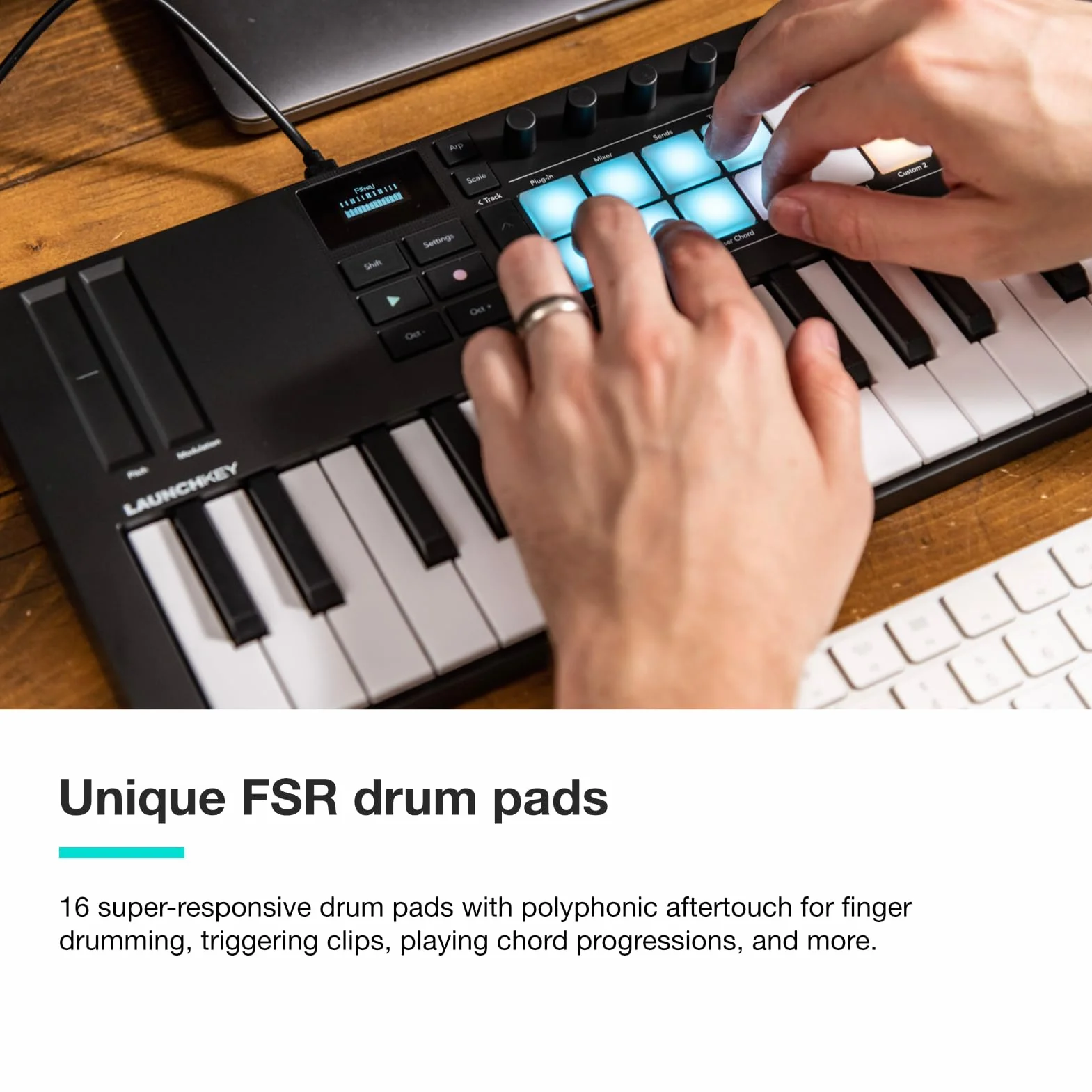 Novation Launchkey Mini 37 [MK4] — Przenośny kontroler klawiatury MIDI, 37 klawiszy, USB i integracja z DAW. Tryb akordów i skali, pady perkusyjne, arpeggiator i oprogramowanie do tworzenia muzyki