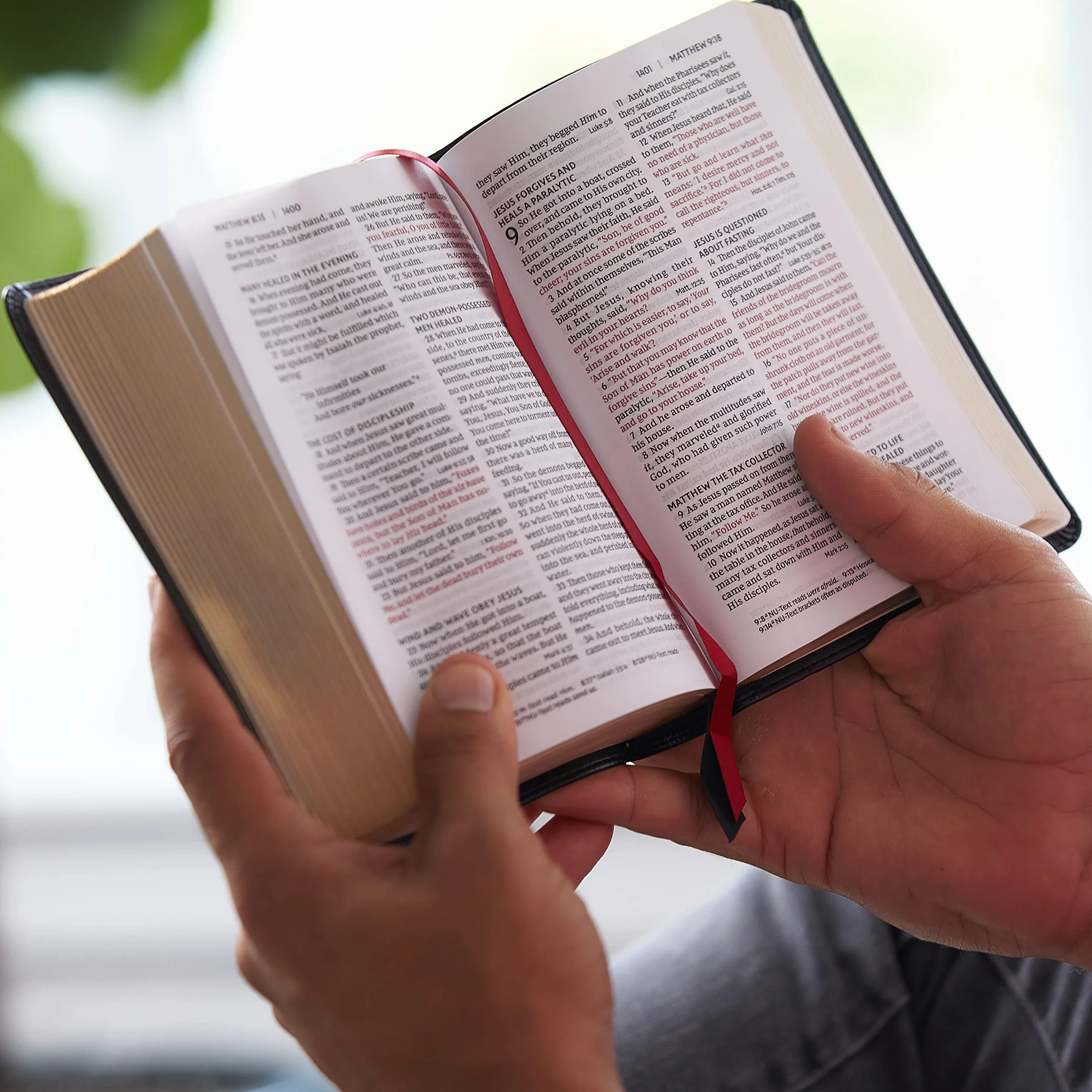 Nkjv, Reference Bible, Compact, Leathersoft, Black, Red Letter Edition, Comfort Print: Holy Bible, New King James Version