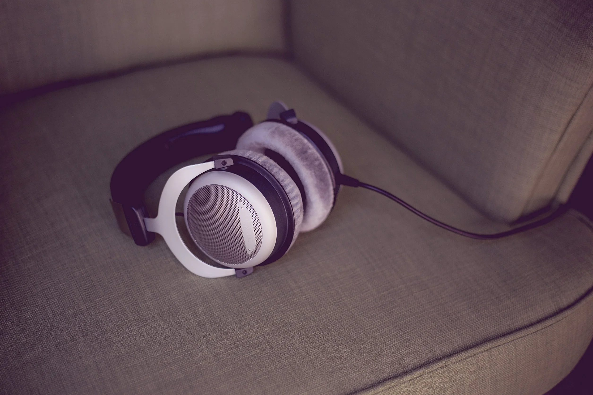 beyerdynamic DT 880 Edition 32 omy słuchawki nauszne stereo. Półotwarta konstrukcja, przewodowa, High-End, do tabletu i smartfona