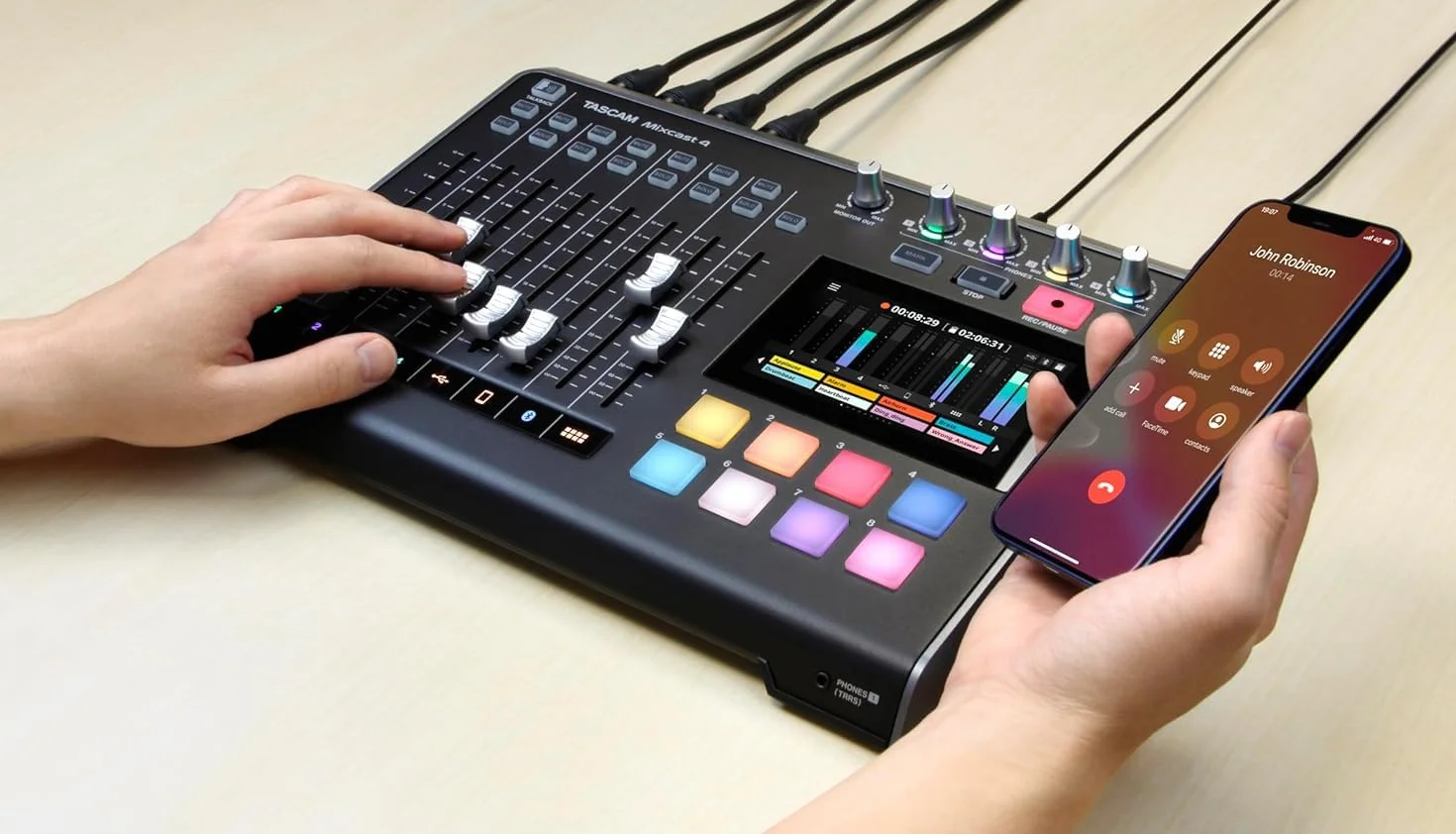 Tascam Mixcast 4 Mikser Audio, Czarny, 14 kanałów, 4 wejścia