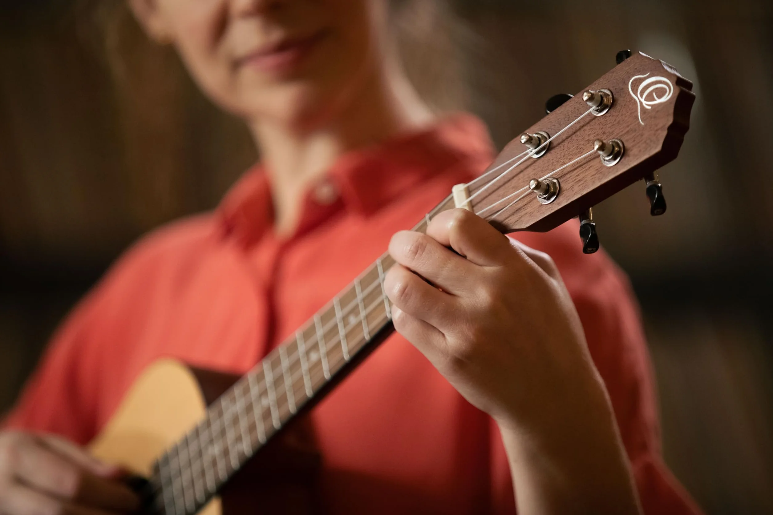 Ortega RU5-TE Tenor Ukulele Świerkowy Blat Sapele Korpus Satynowe Wykończenie 18 Progów