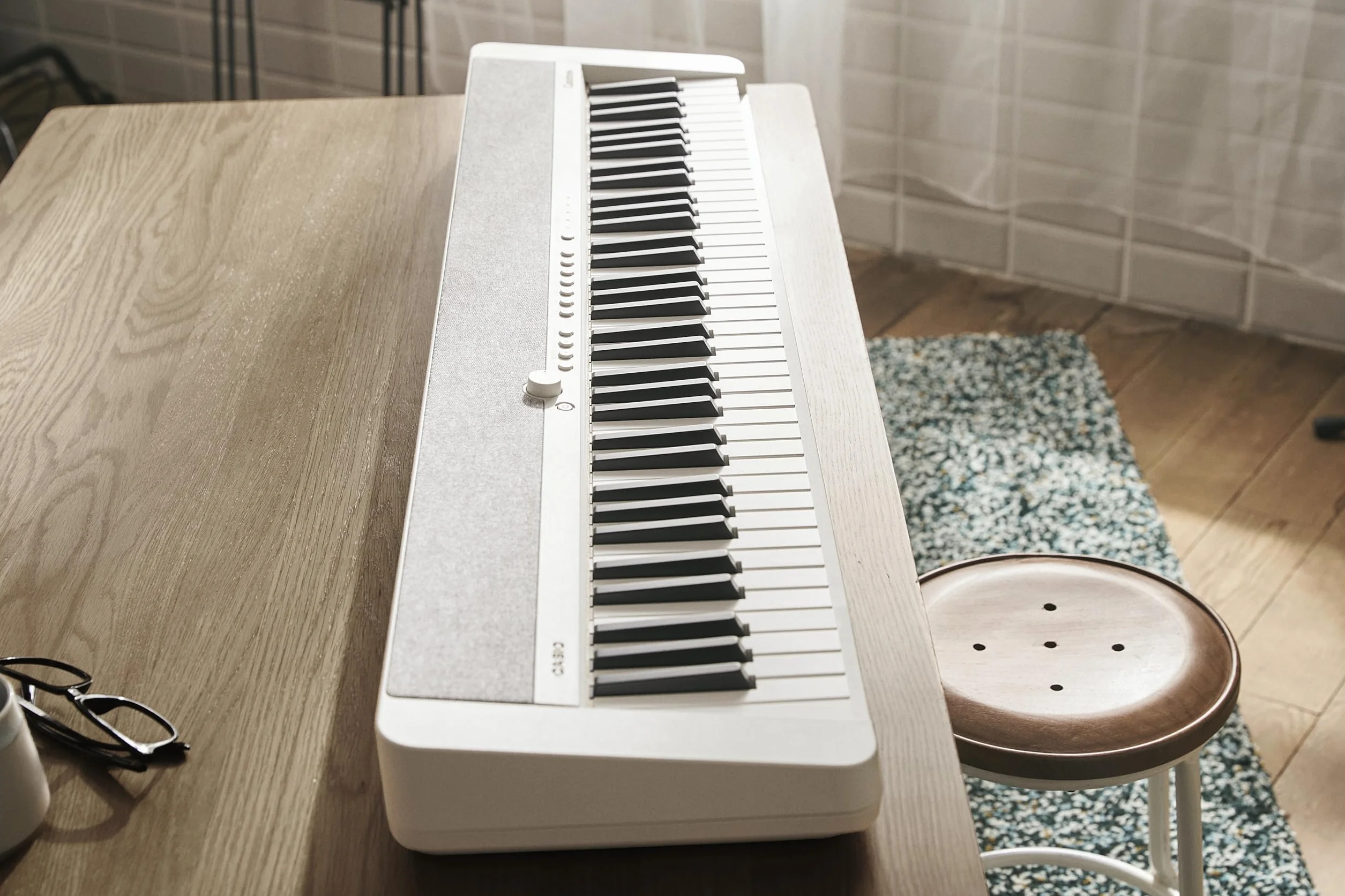 Casio Klawiatura fortepianowa CT-S1-76WE z czułymi na prędkość klawiszami i 61 tonami w kolorze białym
