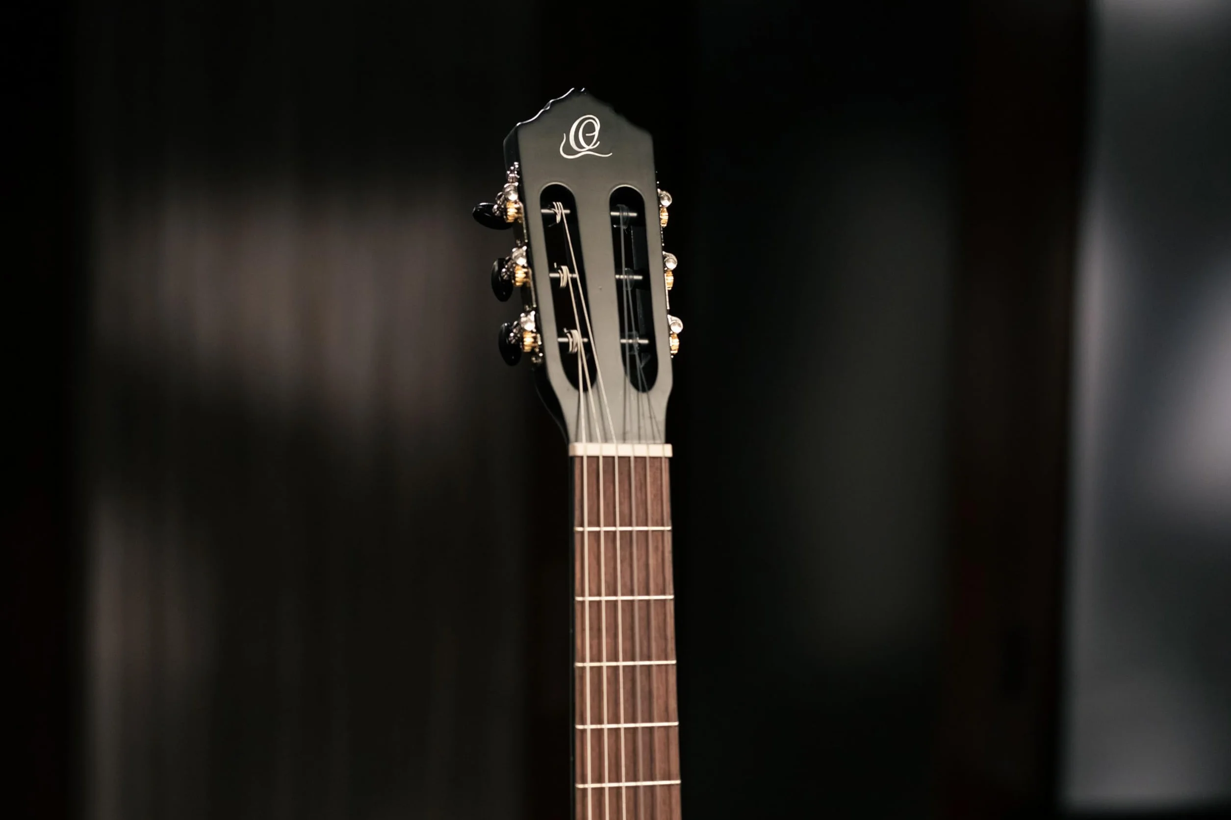 Ortega Guitars Gitara Klasyczna Czarna Rozmiar 4/4 - Seria Student - katalpa/świerk (RST5MBK)