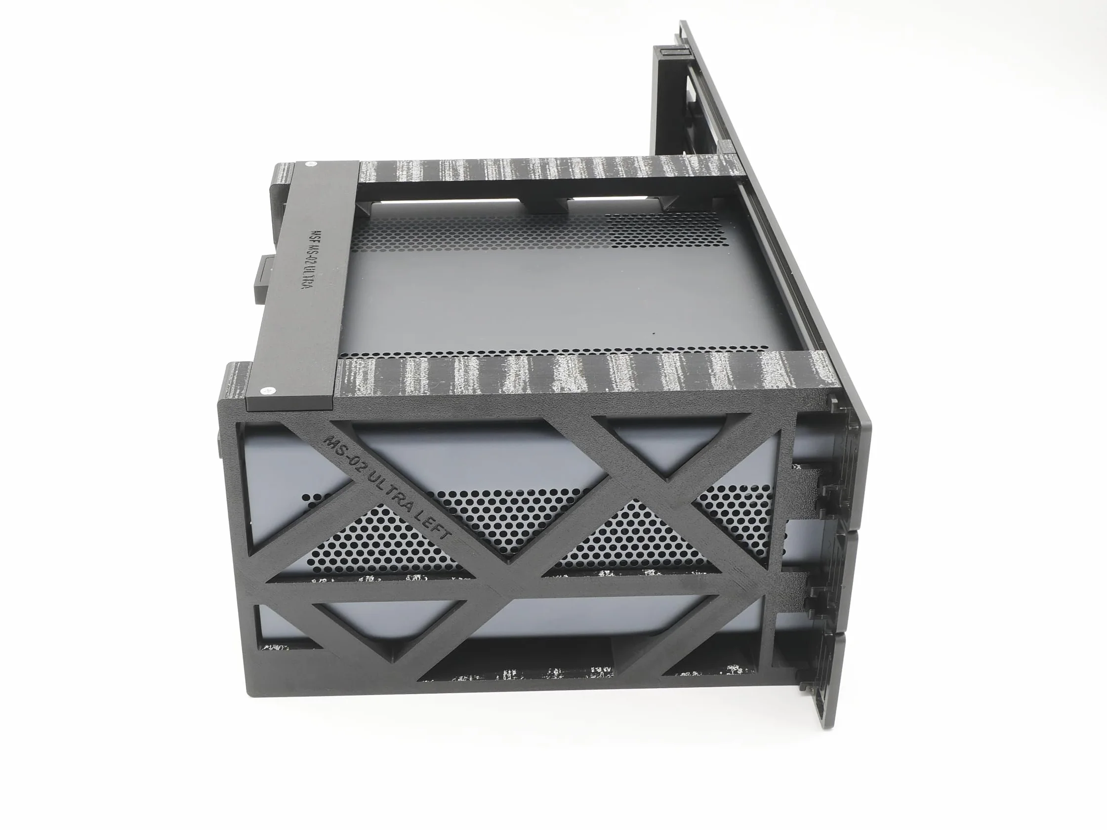 Uchwyt do miniSforum MS-02 Ultra z 2 kluczami RJ45 48.3 cm wysokość 3U - dobry przepływ powietrza