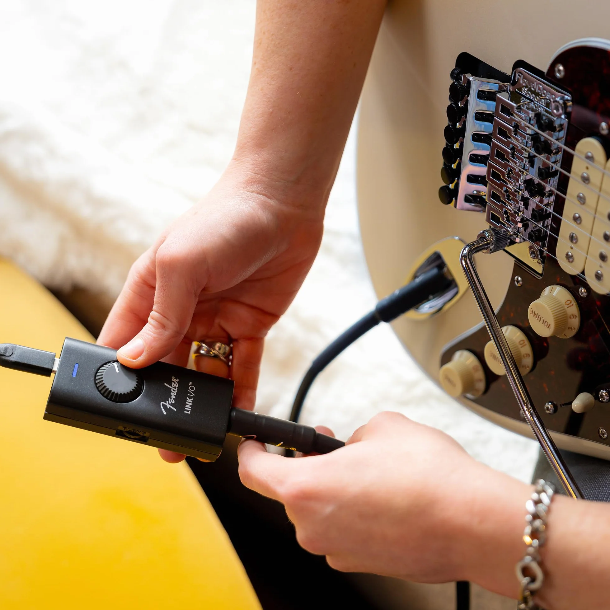 Fender Przenośny interfejs audio USB-C I/O, odpowiedni do gitary elektrycznej, mieści się w kieszeni, zapewnia nieskazitelne, dwukierunkowe połączenie audio przez USB