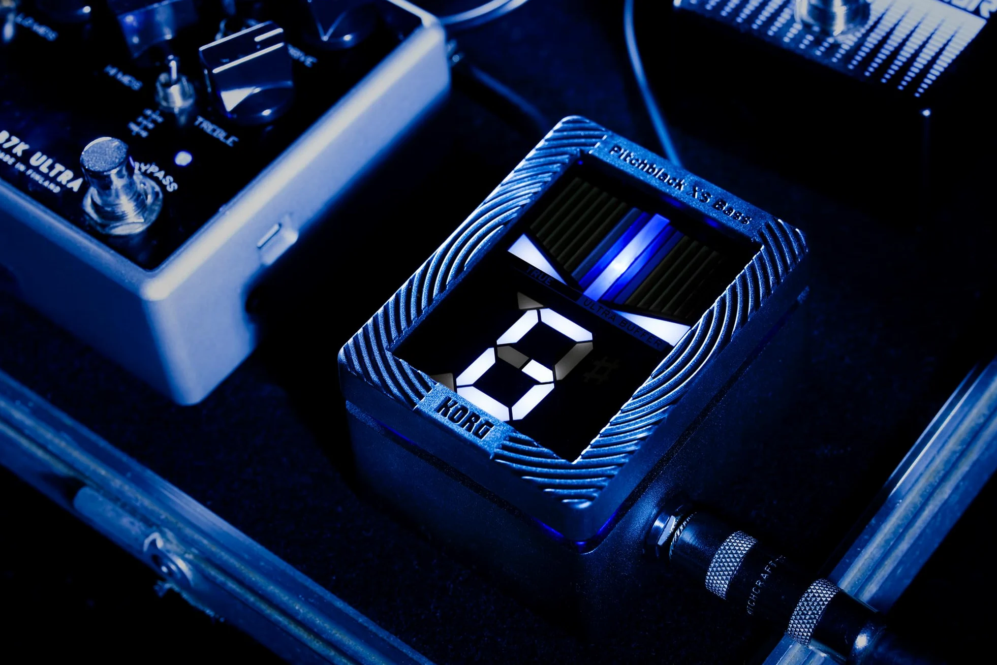 Korg Pitchblack X Series PB-XS-BASS - Kompaktowy Chromatyczny Tuner Pedałowy do Gitary Basowej - Czarny