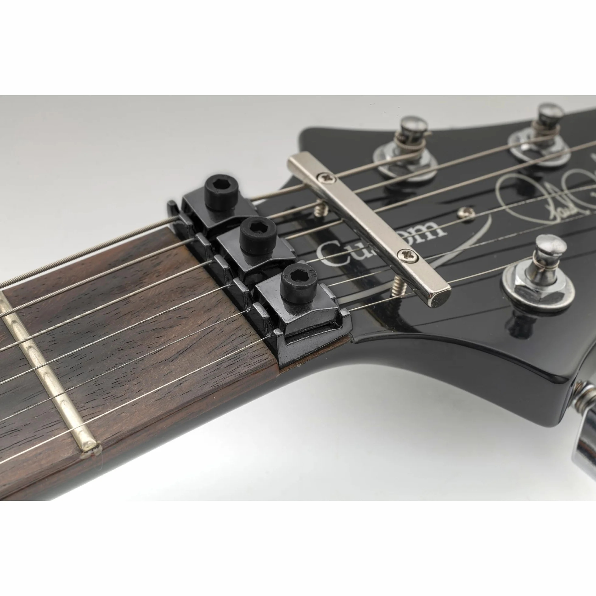 Musiclily 42mm Siodełko z Blokada Strun Locking Nut do Mostków Gitary Typ Floyd Rose, Czarny