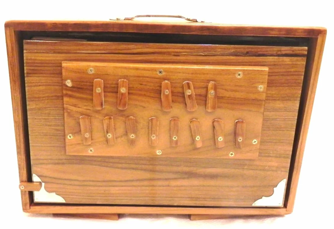Shruti Box, drewno sosnowe, średni C, mosiądz, 38,1 x 25,4 x 7,62 cm, torba, C-to-C, tuned 440, instrument Surpeti do jogi, kirtan, wokalu