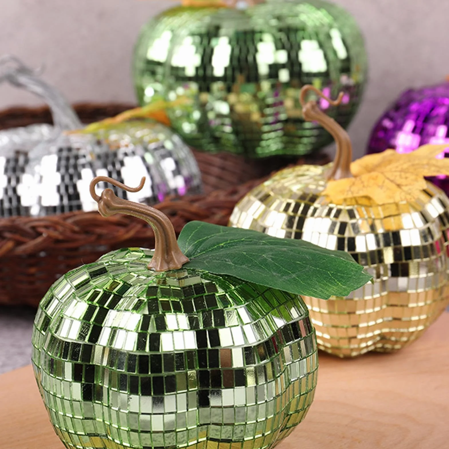 Glitterowa dynia | Dekoracja kuli dyskotekowej | Odblaskowa lustrzana kula dekoracyjna, błyszcząca dynia jako centrum stołu, brokatowa dekoracja, błyszcząca odblaskowa lustrzana kula