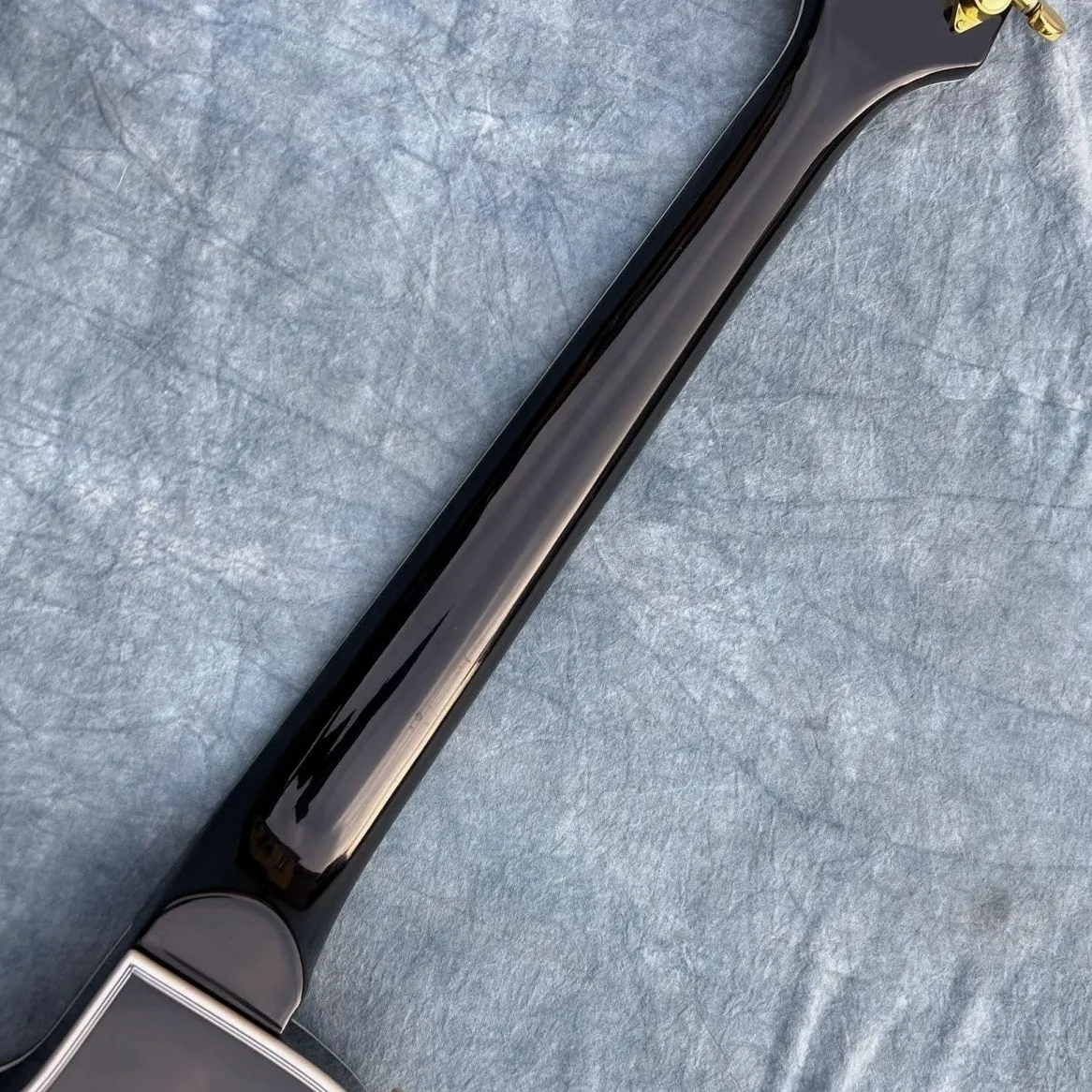 Gitara elektryczna Ebony Black Custom Style Gold Hardware 5-Ply Binding Korpus z litego mahoniu 6 strun