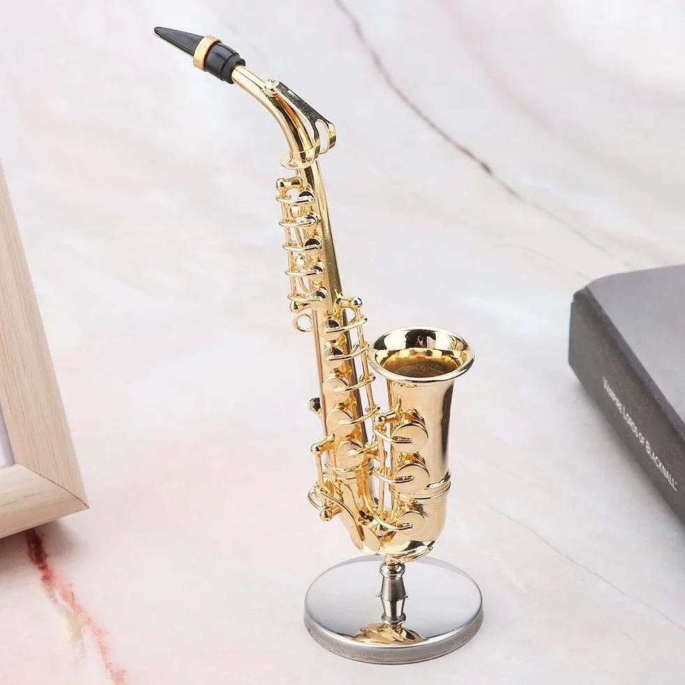Miniaturowy stary saksofon delicated pozłacany mini instrument ornament z etui, idealny i dekoracja