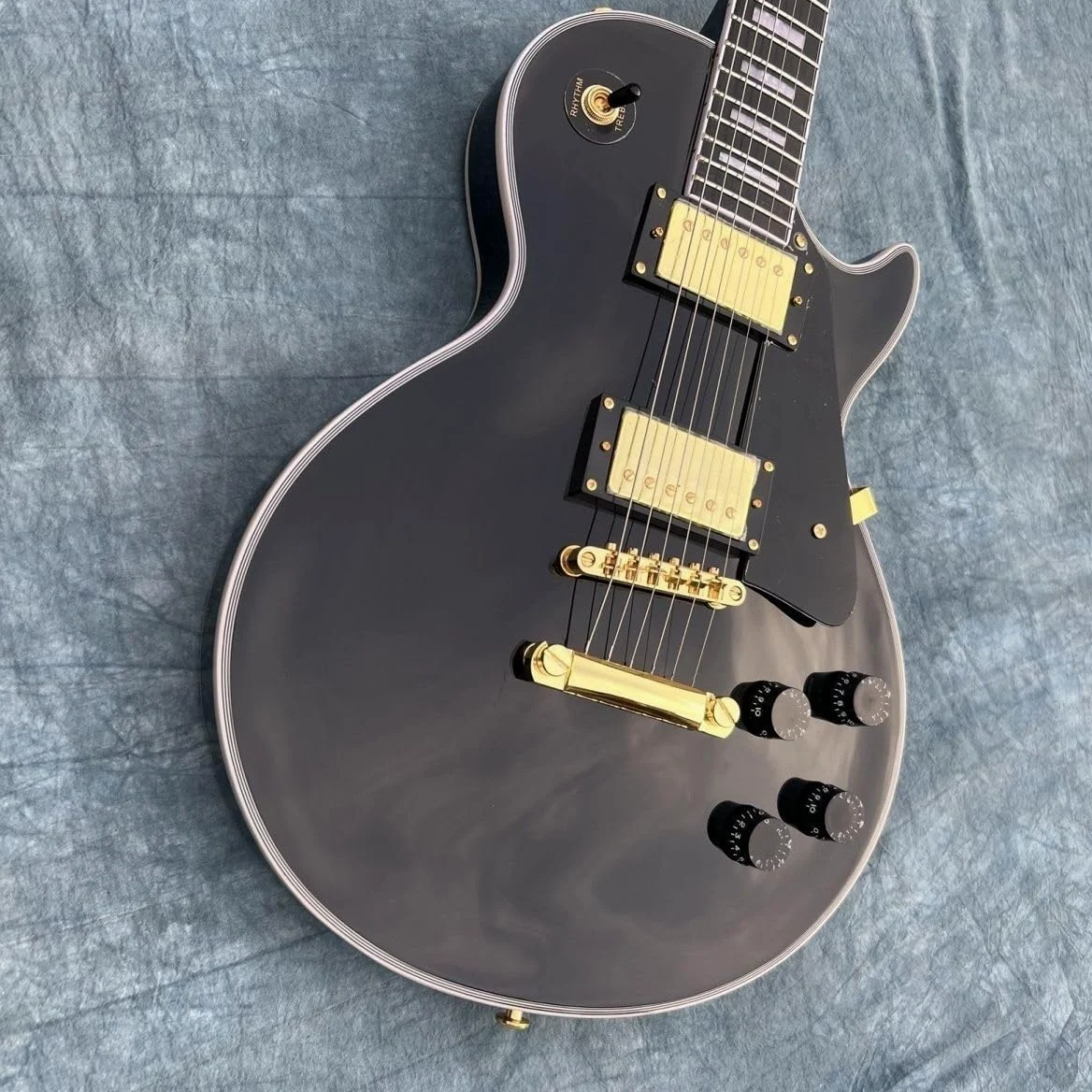 Gitara elektryczna Ebony Black Custom Style Gold Hardware 5-Ply Binding Korpus z litego mahoniu 6 strun