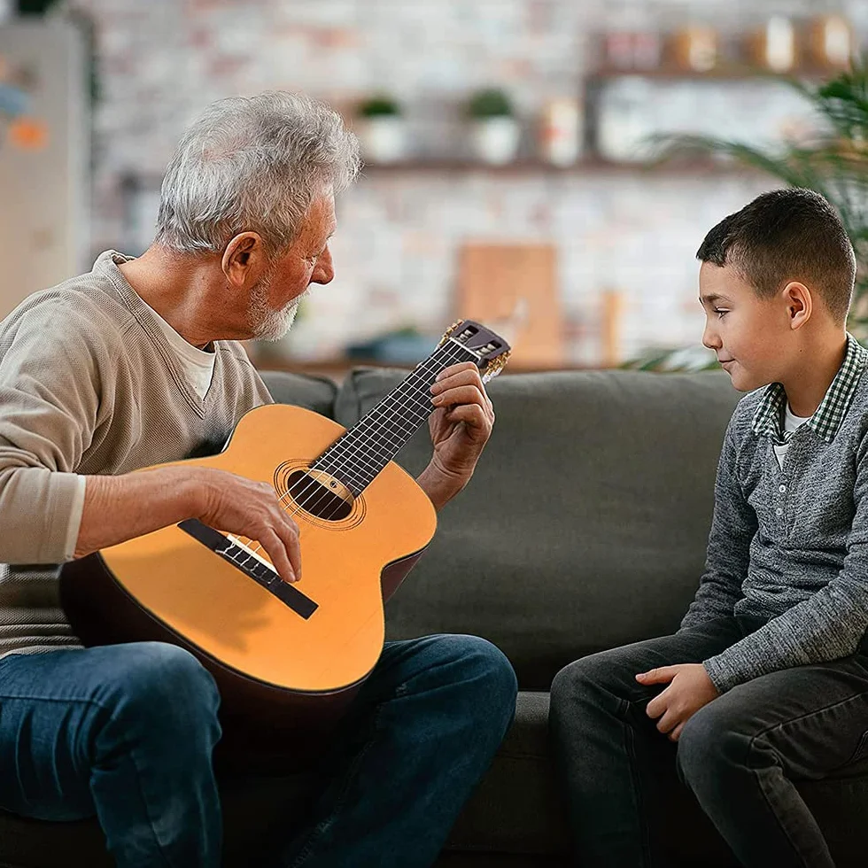 Winzz Gitara koncertowa dla dorosłych 4/4, masywny sufit, wysokiej jakości gitara klasyczna dla początkujących i profesjonalistów, gitara klasyczna 4/4, zestaw dla początkujących (90 cm, pełny