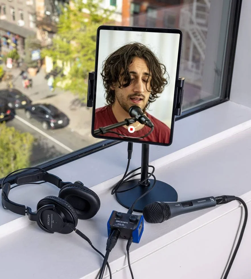 ZOOM AMS-22 Interfejs audio USB do produkcji muzycznej i transmisji na żywo – kompaktowy, mobilny i wszechstronny, 2 wejścia, idealny dla muzyków solowych