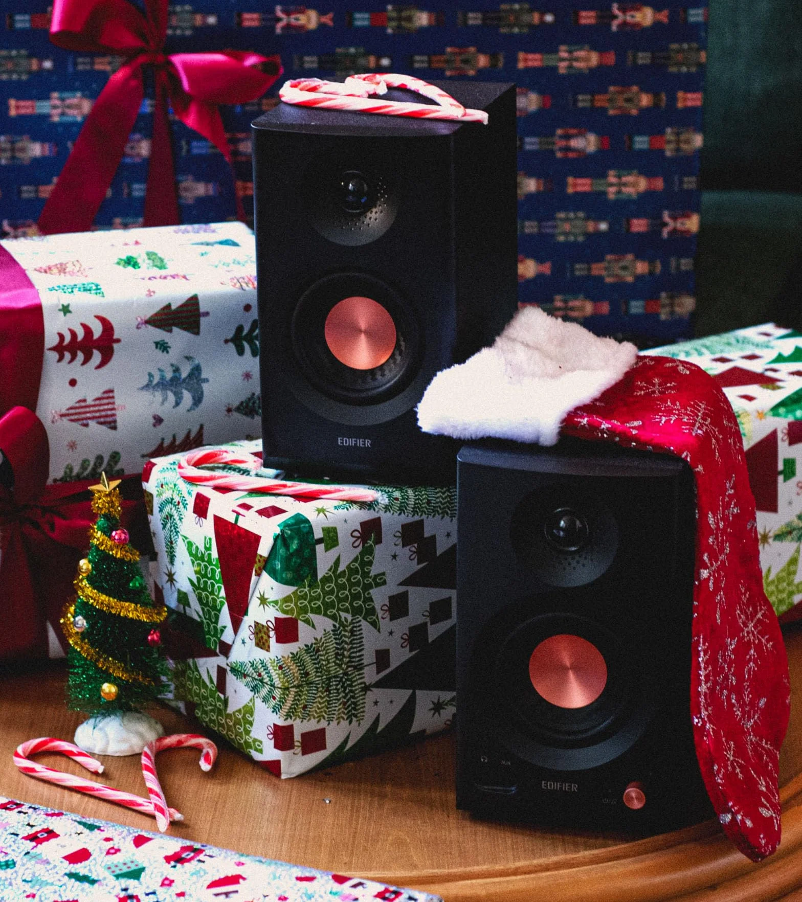 Edifier MR3 - Kompaktowe głośniki Studio 2.0, Hi-Res Audio, Bluetooth V5.4, sterowanie fizyczne, RCA, AUX, aplikacja mobilna, 2x18W, czarny