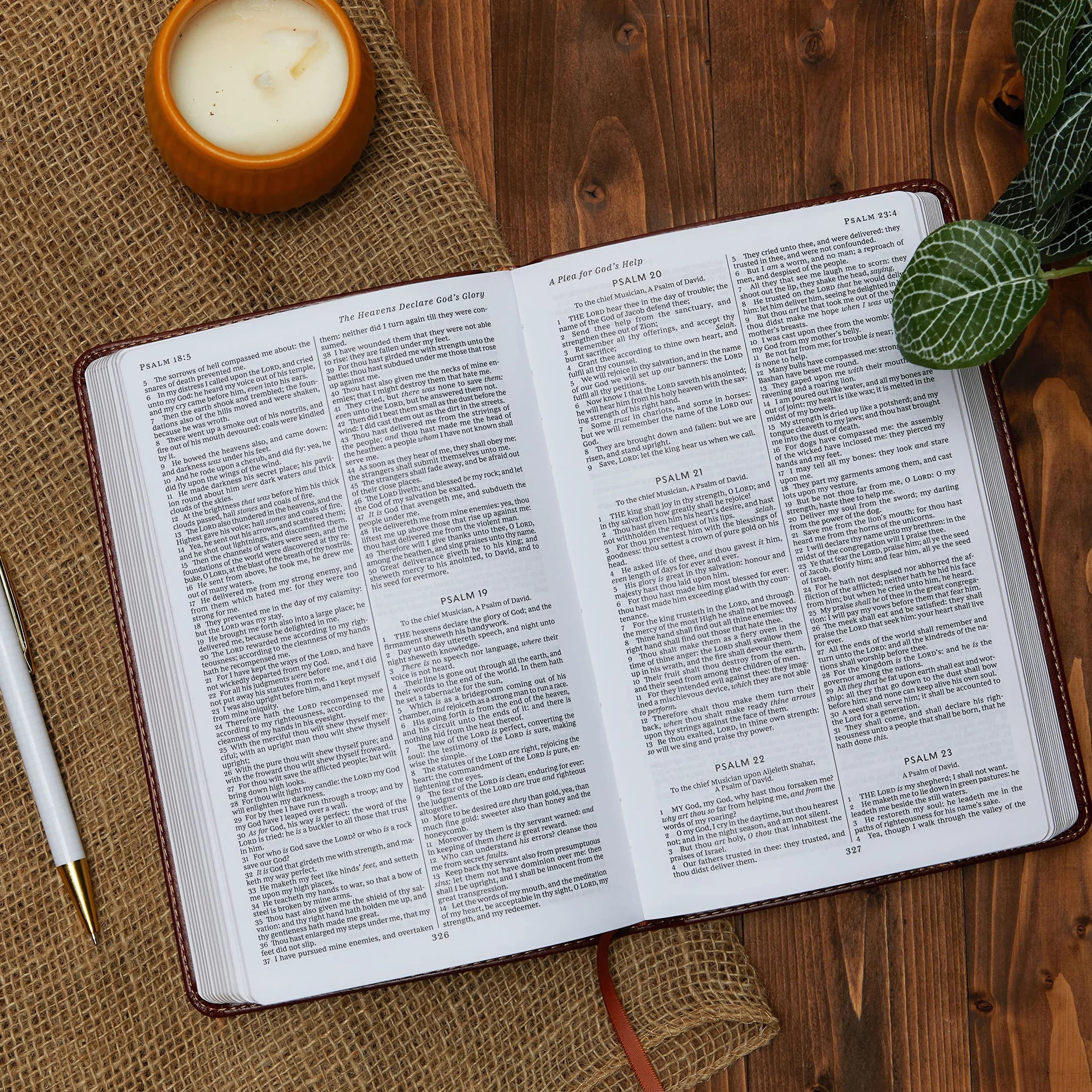 KJV, Gift and Award Bible, Imitation Leather, Black, Red Letter Edition: Holy Bible, King James Version