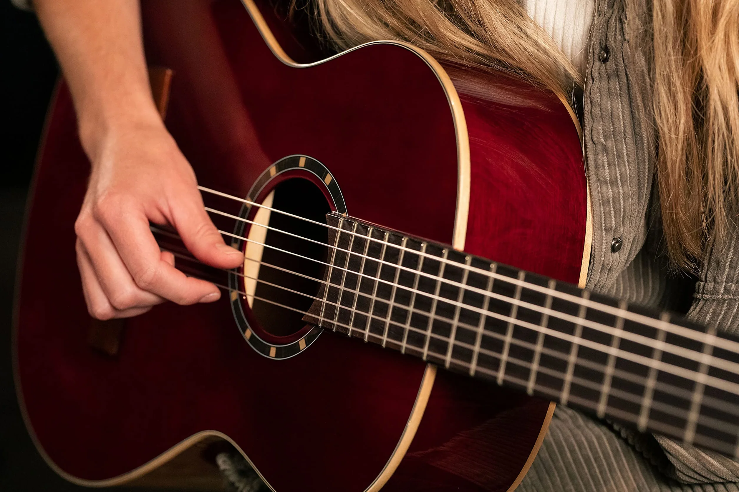 Ortega Guitars Gitara Klasyczna 3/4 – Seria Family – W Zestawie Z Pokrowcem – Świerk, Mahoń, Kolor Czerwony (R121-3/4WR)