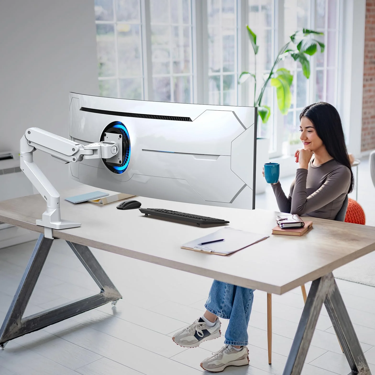 BEWISER Wytrzymałe ramię monitora, ultrawide mocowanie monitora do ekranów 86–124.5 cm i nowych 145 cm, nośność do 20 kg, obrotowe ramię monitora o pełnej wysokości ruchu (białe)