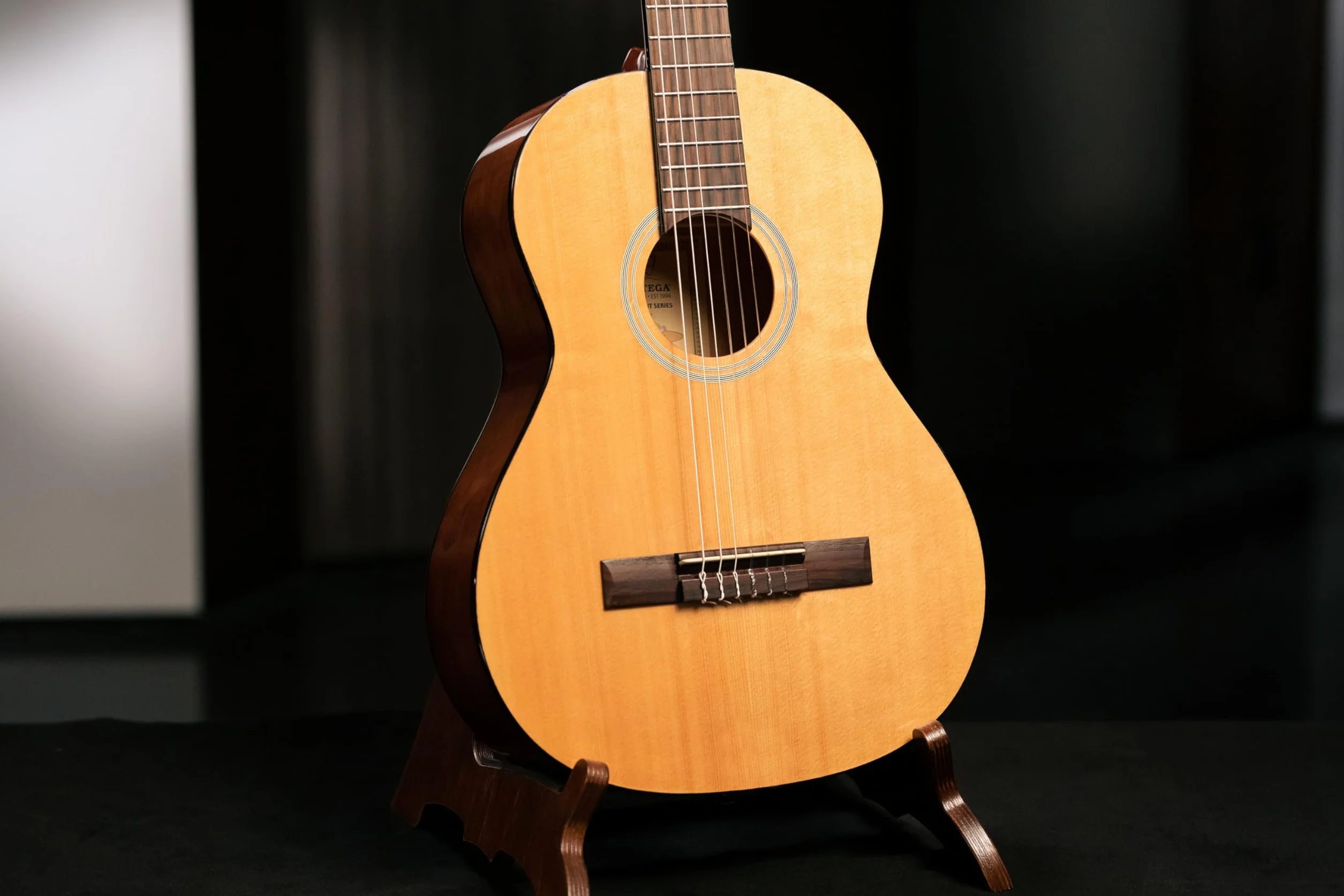 Ortega Guitars 3/4 Classical Guitar – Seria Student – Świerk/Katalpa, Wykończenie Naturalne, Połysk (RST5-3/4)