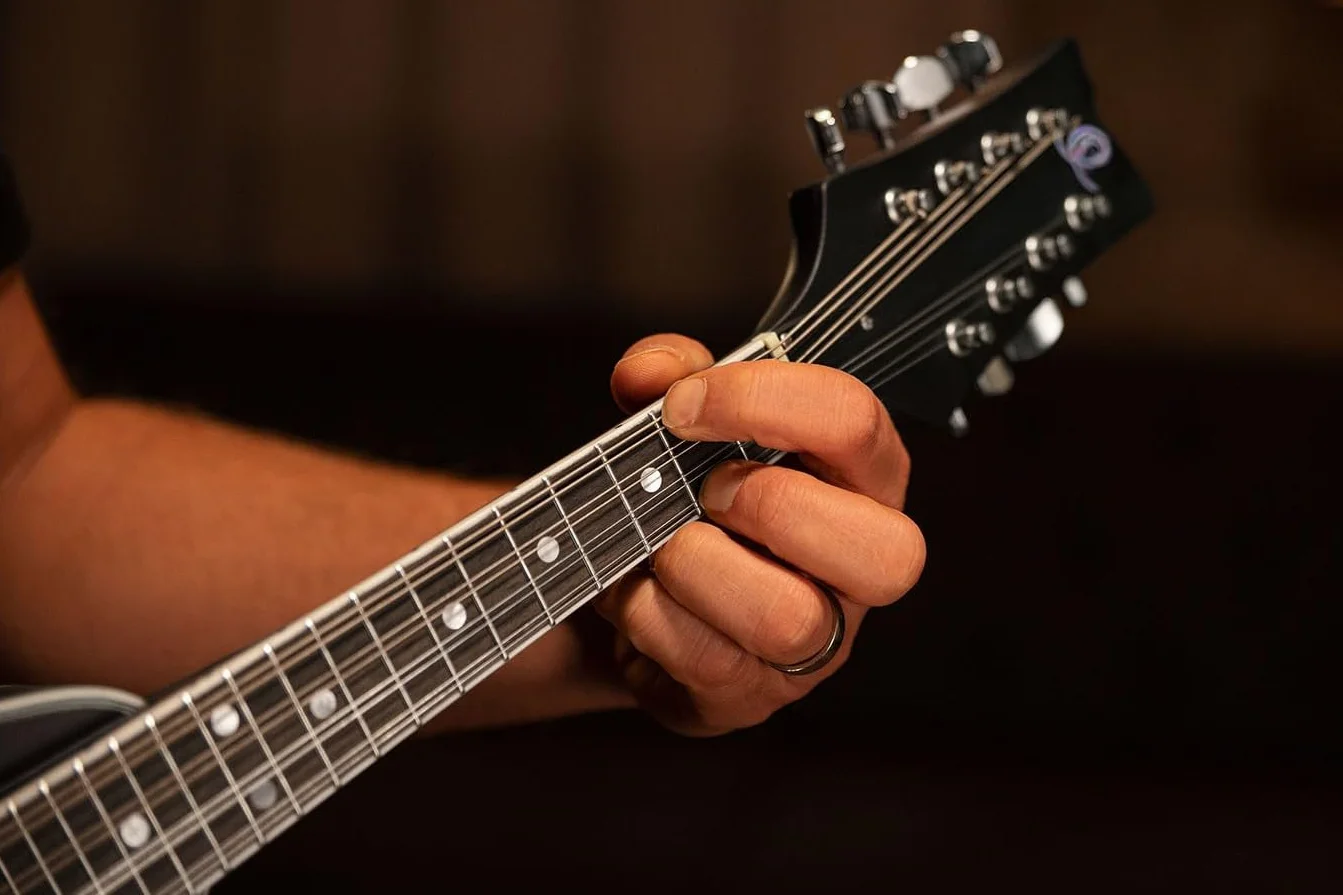 Ortega Guitars Bluegrass A-Style mandolina – Americana Series – świerk i klon z satynowym wykończeniem do whisky (RMA30-WB)