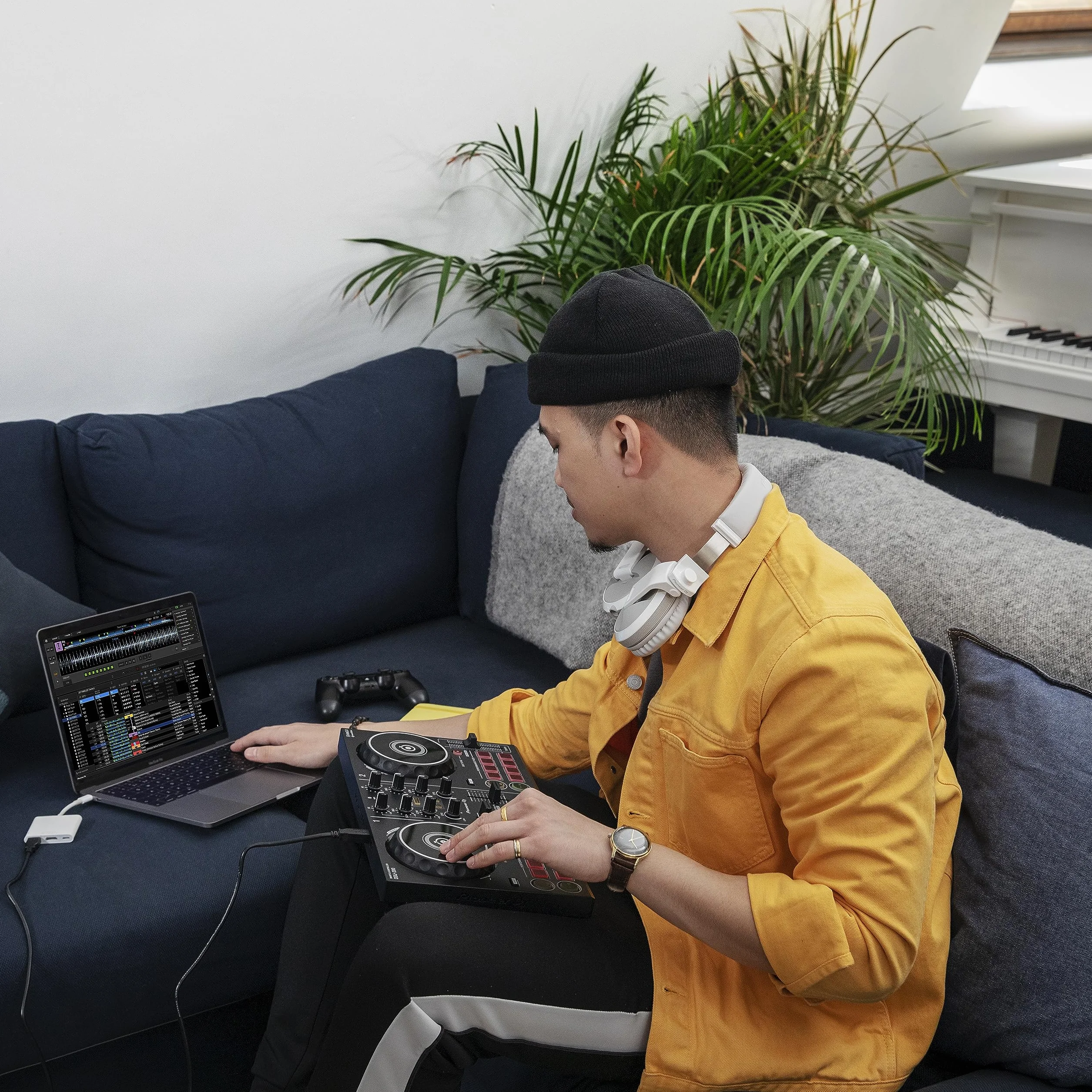 Pioneer DDJ-200 – kontroler wejścia Bluetooth dla DJ-ów ze smartfonem, czarny