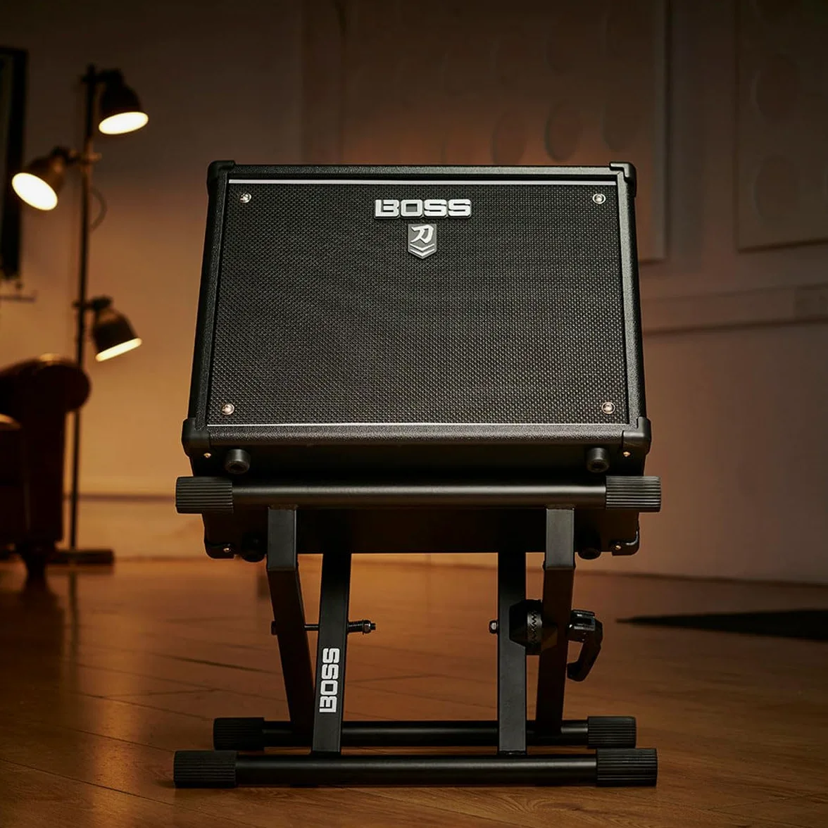 BOSS BAS-1 Amp statyw wzmacniacza + keepdrum kabel jack