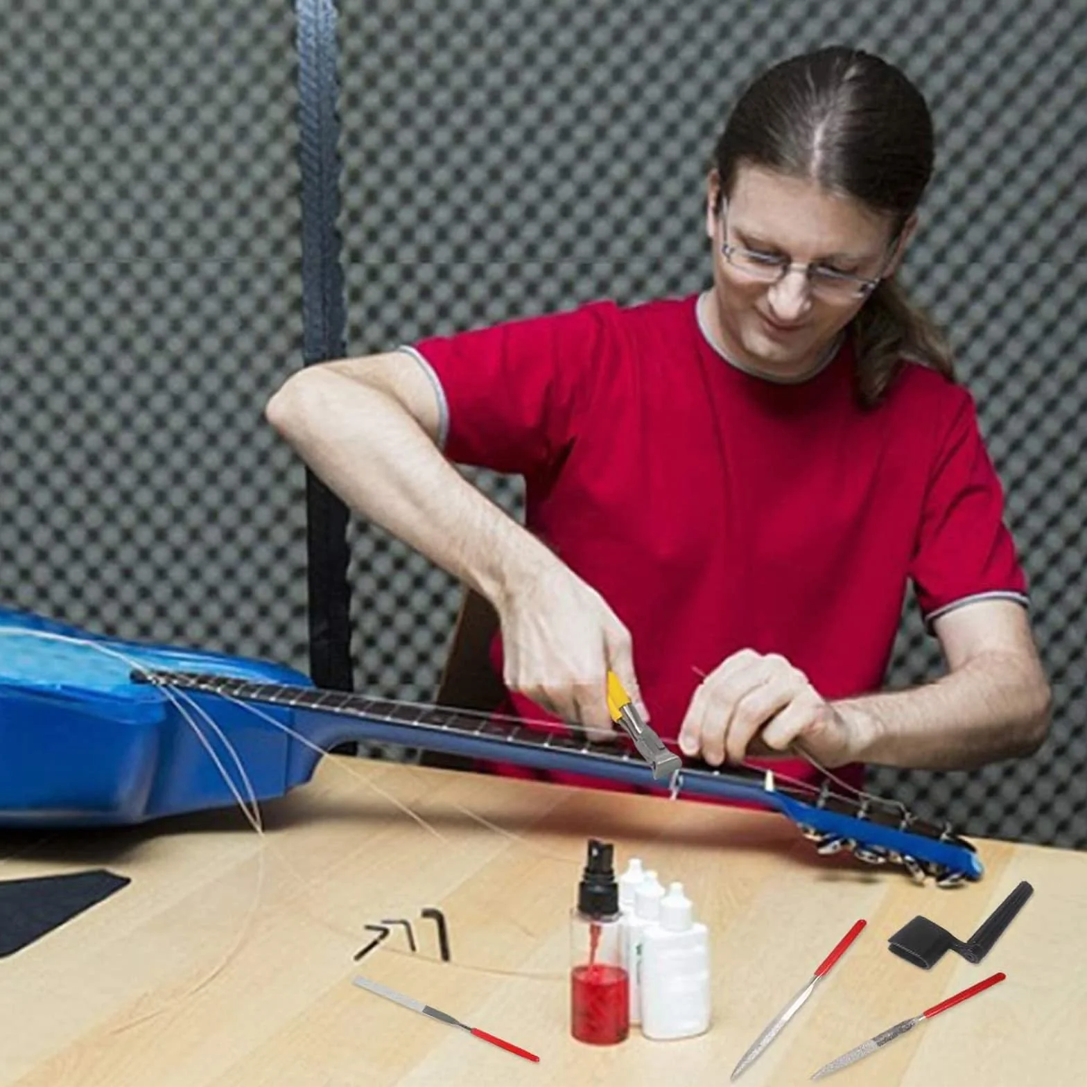 Zestaw do pielęgnacji gitary: 15-częściowy zestaw akcesoriów do gitary, ukulele, basu i innych - zawiera pliki, linijkę, nawijarkę, frez, klucz i etui