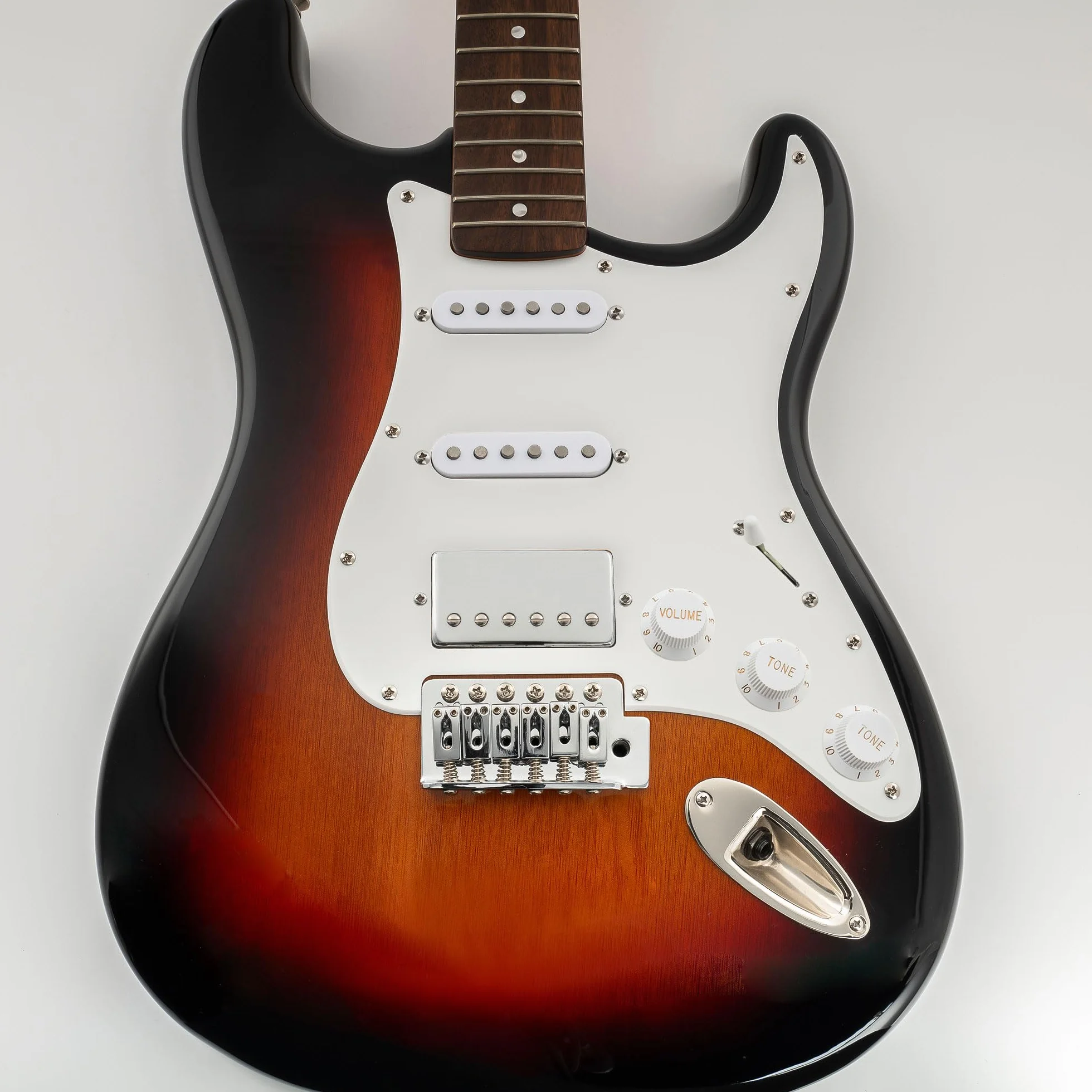Musiclily 11 Otworów SSH PickguardPłyta Maskownica do Gitary Fender USA/Mexican Standard Stratocaster typ Nowoczesnym, 1-warstwowy Biały