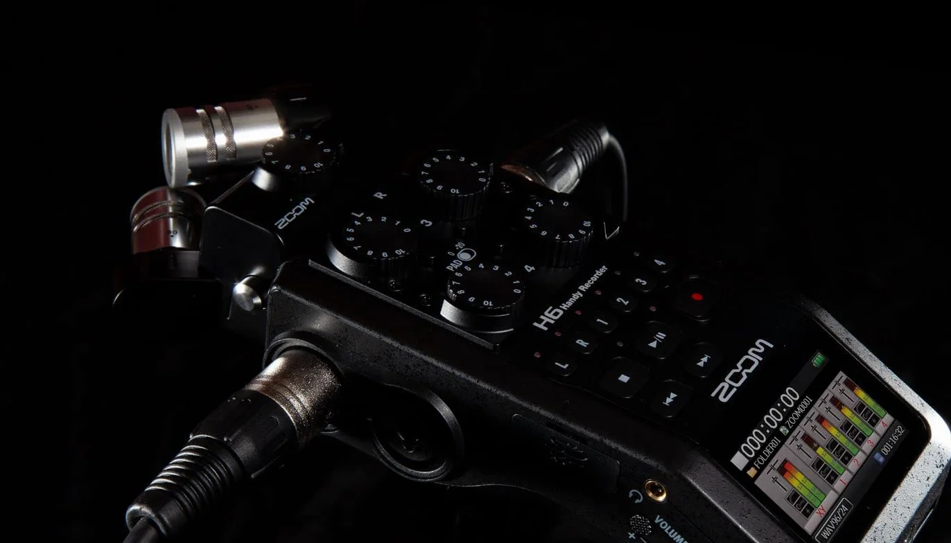 Zoom – H6-BLK – przenośny 6-ścieżkowy dyktafon z wymiennymi mikrofonami – 1 x zdejmowany mikrofon XY i 4 x wejścia XLR