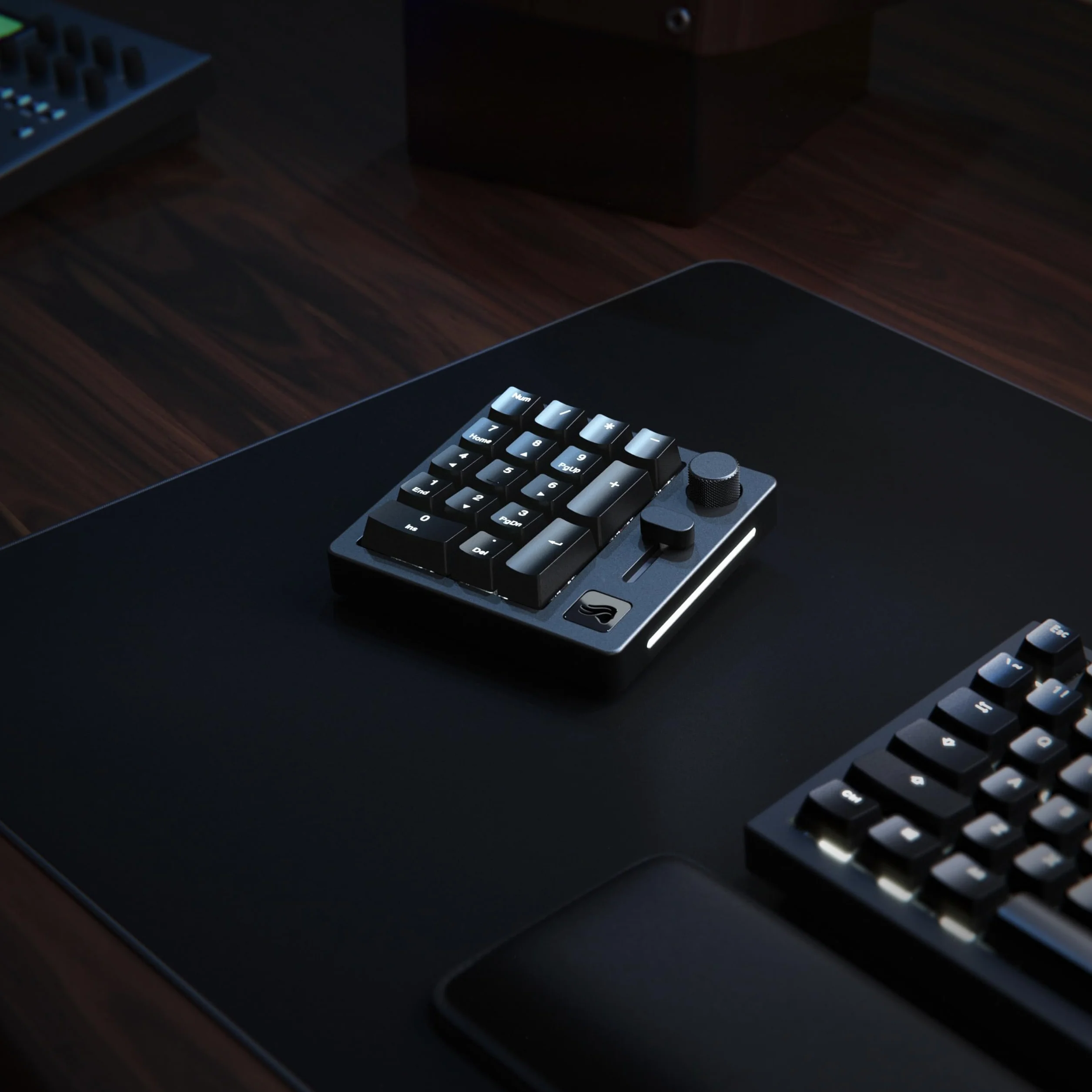 Glorious Gaming GMMK – przewodowo lub bezprzewodowo (Bluetooth), aluminium, suwak do konfiguracji i gałka do obrotów, RGB, 18x ABS doubleshoot – Czarny