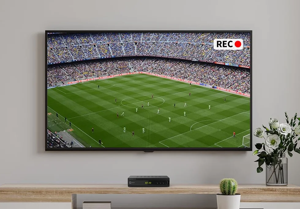 TELE System TS6822 PRO DVB-T2 HEVC cyfrowy dekoder naziemny i rejestrator wideo z dwoma tunerami DVB-T2 HD HDR (HDR10/HLG) z wyświetlaczem i pilotem zdalnego sterowania 2 w 1 ze sterowaniem