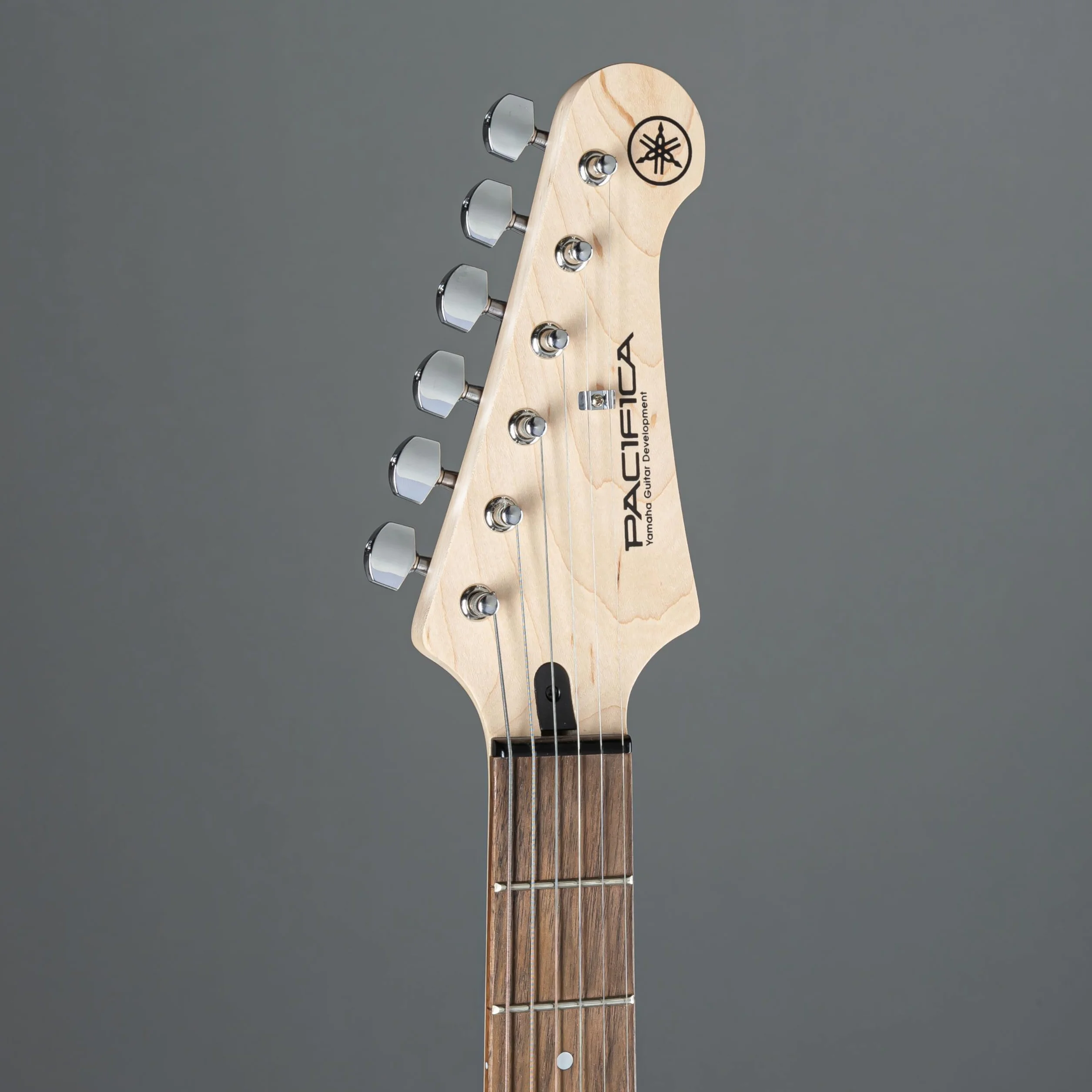 Yamaha Pacifica 012 BL Gitara elektryczna kolor niebieski metallic