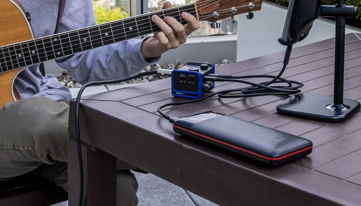 ZOOM AMS-22 Interfejs audio USB do produkcji muzycznej i transmisji na żywo – kompaktowy, mobilny i wszechstronny, 2 wejścia, idealny dla muzyków solowych