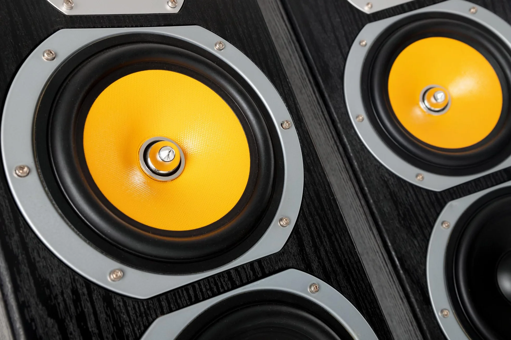 Bennett & Ross Exosphere 3-drożne głośniki podłogowe HiFi para (200 W RMS, 6,5" subwoofer, 6,5" głośnik basowy, 3x 6,5" średniotonowy, głośnik wysokotonowy 1", konstrukcja bass reflex, wygląd słojów