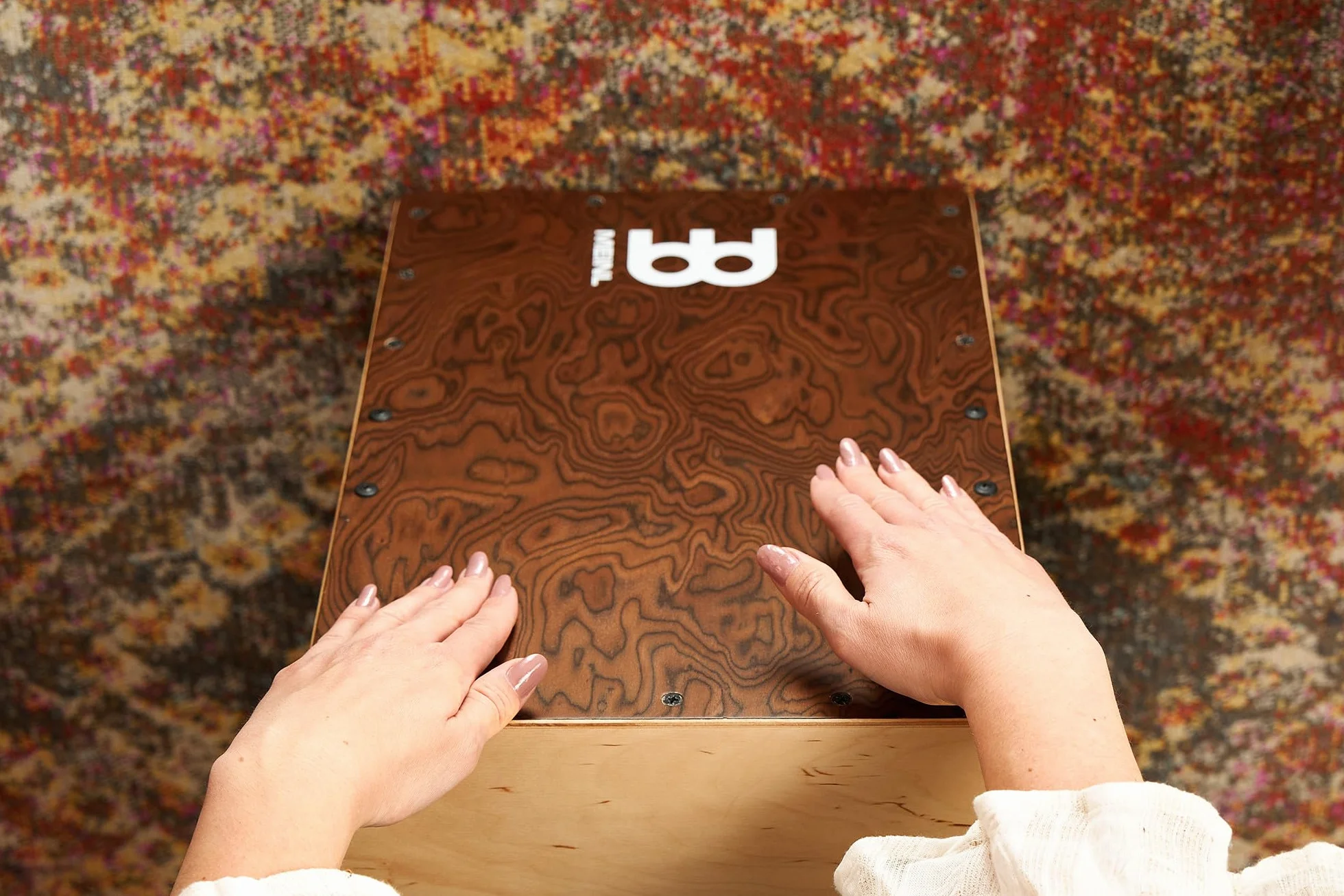 Meinl Percussion Snarecraft Cajon Instrument – Kompaktowy Cajon z Dwoma Sprężynami Werblowymi – Panel Przedni Burl Wood (SC80BW)