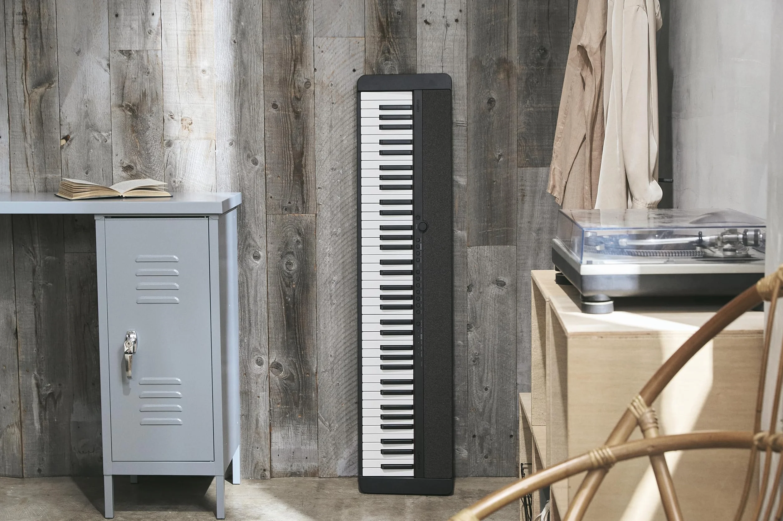Casio Klawiatura fortepianowa CT-S1-76BK z 76 klawiszami czułymi na prędkość i 61 tonami w kolorze czarnym