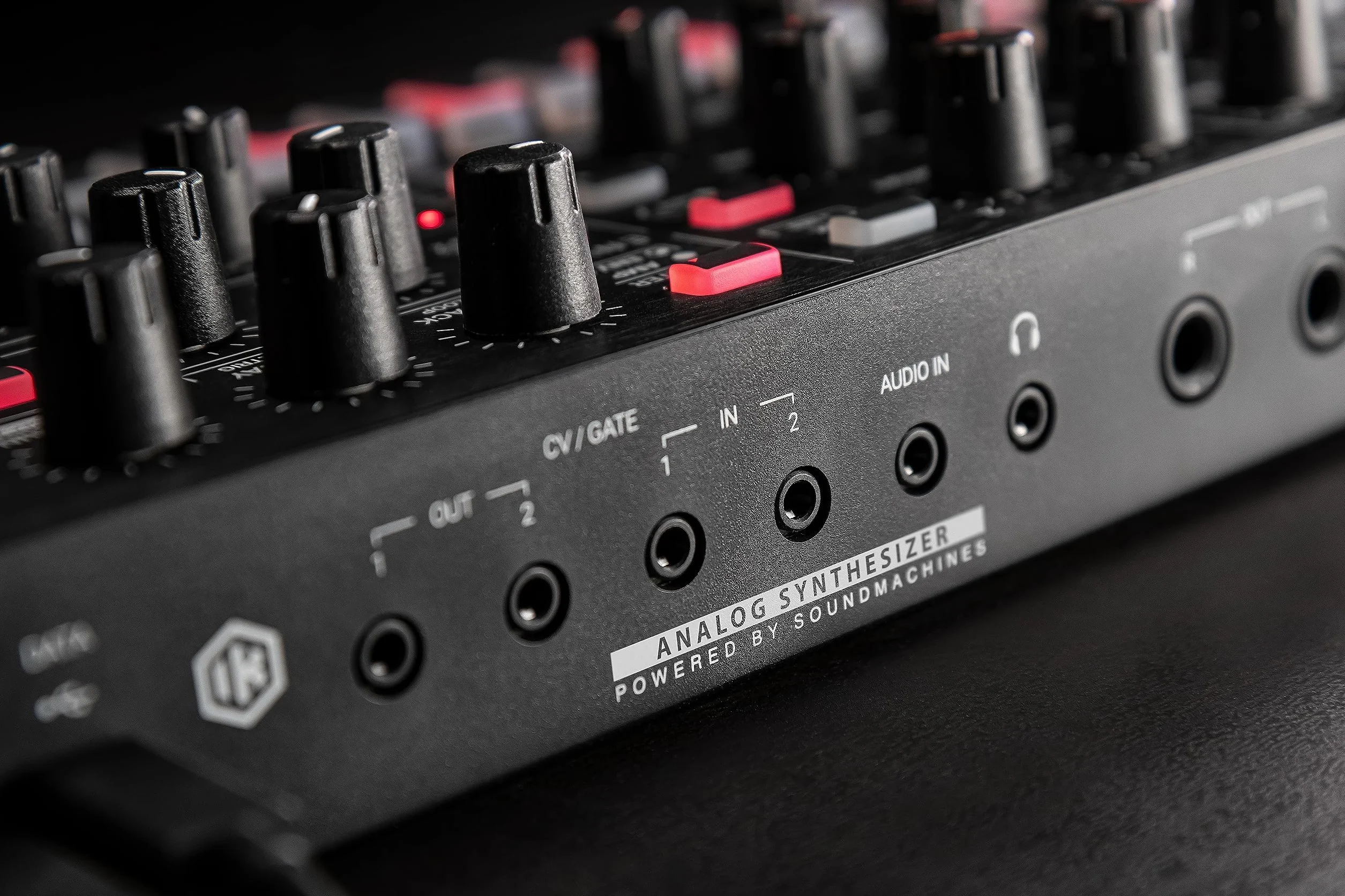 IK Multimedia UNO Synth PRO X, Paraphonic dual-filter analog synthesizer with paraphonic sequencer, integrated FXs and CV connections