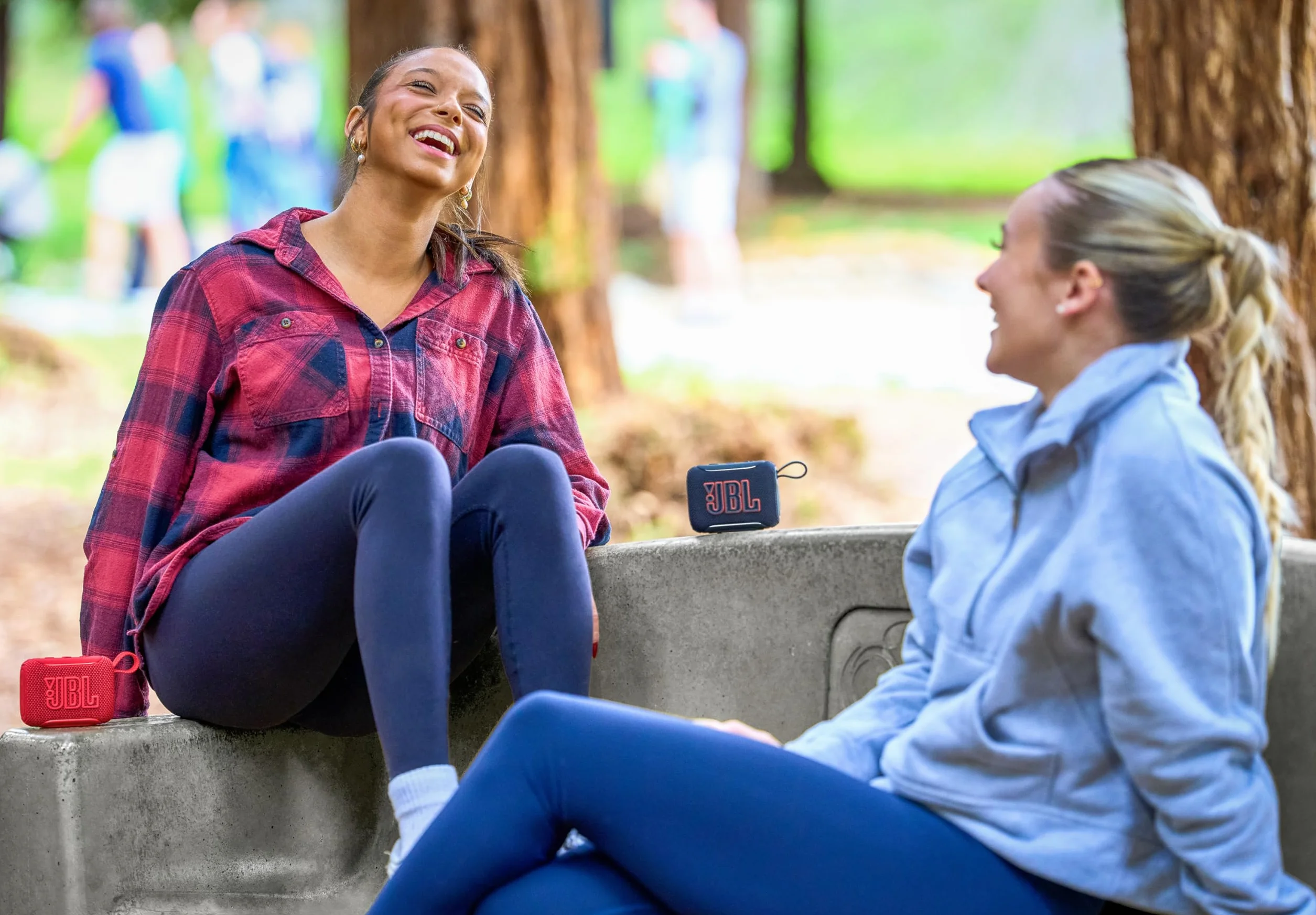 JBL GO 5 Ultra-przenośny głośnik Bluetooth z dużym dźwiękiem JBL Pro i mocnym basem, parowanie AirTouch, wodoodporna konstrukcja i 10-godzinny czas odtwarzania, niebieski