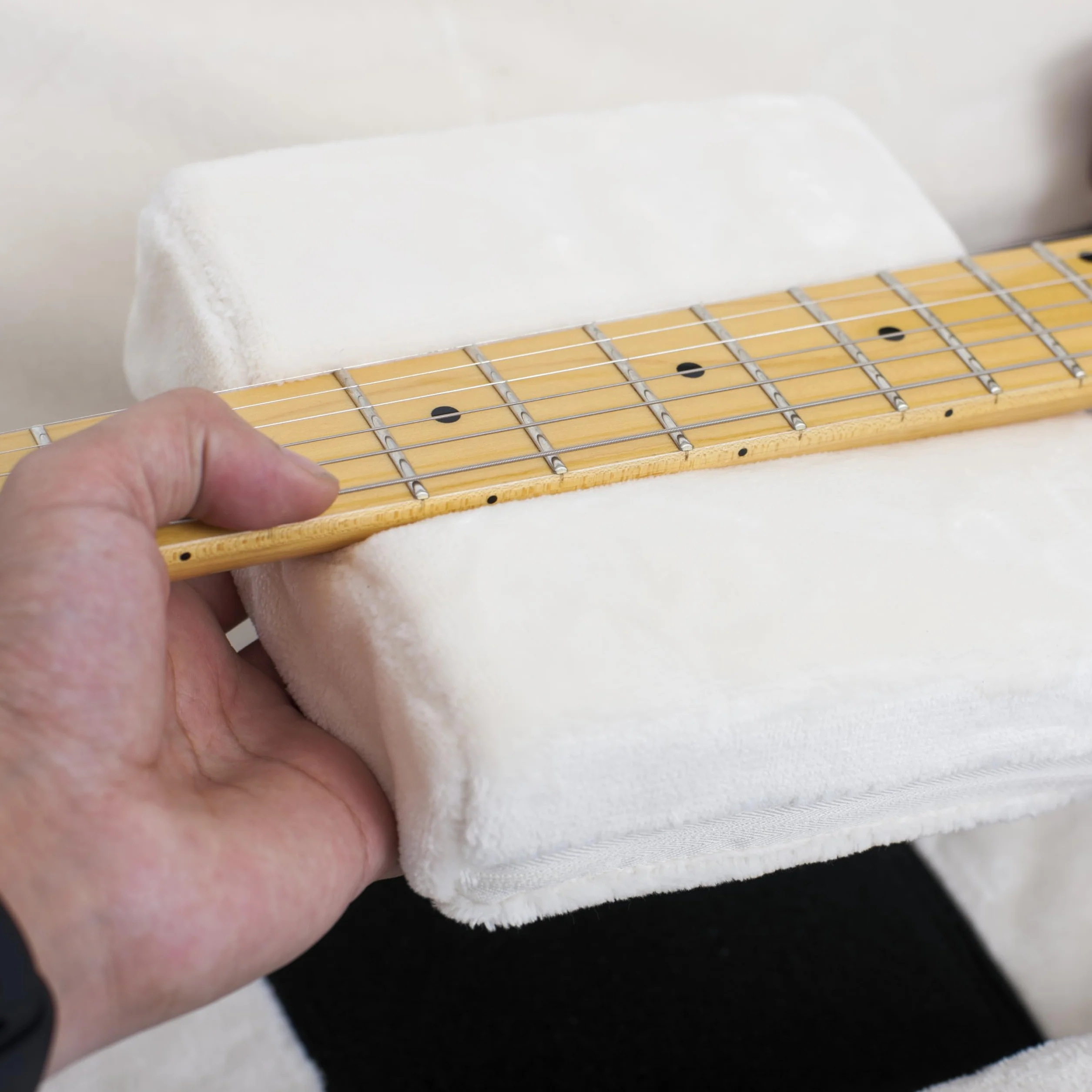 Gator Etui Pro-Go Ultimate Guitar Gig Bag; pasuje do standardowych gitar elektrycznych (G-PG ELECTRIC)