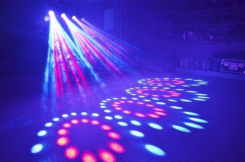 BeamZ 4-SOME Zestaw 4 reflektorów - 228 diod LED, kolory RGBW, moc 50W, z listwą T, torbą ochronną, DMX, idealny do zastosowań mobilnych