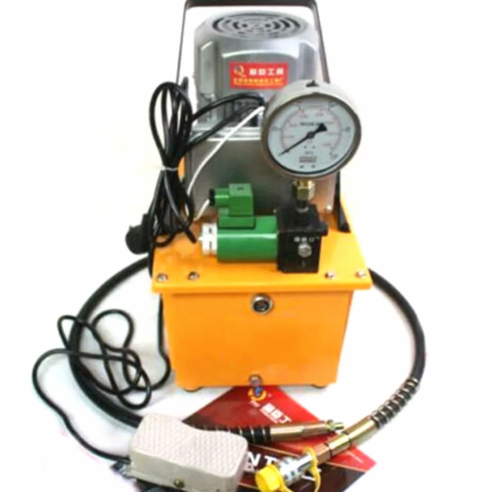 Elektryczna pompa hydrauliczna, napędzana elektrycznie, z wężem olejowym, szybkozłączka, sterowanie pedałem, proste działanie, 700 bar, 7 l