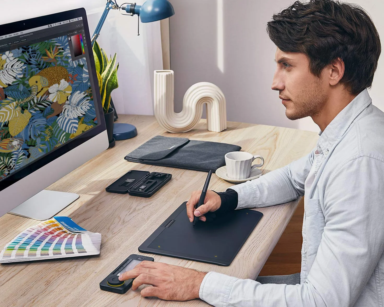 XENCELABS Quick Keys, pilot z 40 konfigurowalnymi klawiszami skrótów, programowalna jedną ręką klawiatura skrótów z wyświetlaczem OLED, bezprzewodowy kontroler klawiszowy do wyświetlacza tabletu do rysowania/pióra, czarny