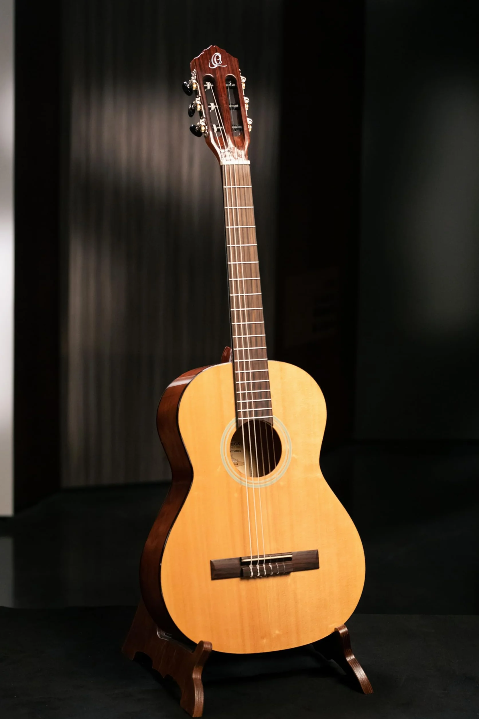 Ortega Guitars 3/4 Classical Guitar – Seria Student – Świerk/Katalpa, Wykończenie Naturalne, Połysk (RST5-3/4)