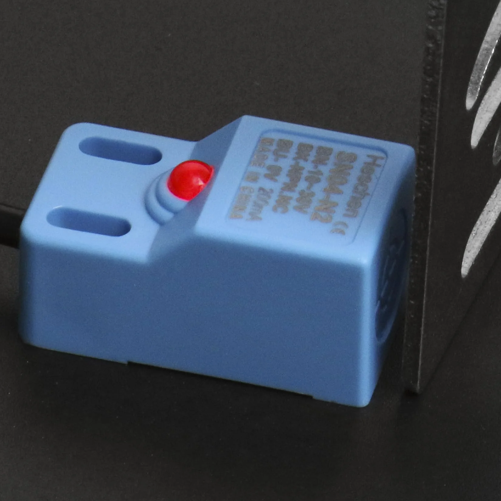 Heschen Kwadratowy czujnik zbliżeniowy indukcyjny przełącznik typ non-Shield SN04-N2 odległość detektora 5 mm 10-30 VDC 200 mA NPN normalnie zamknięty (NC) 3 przewody