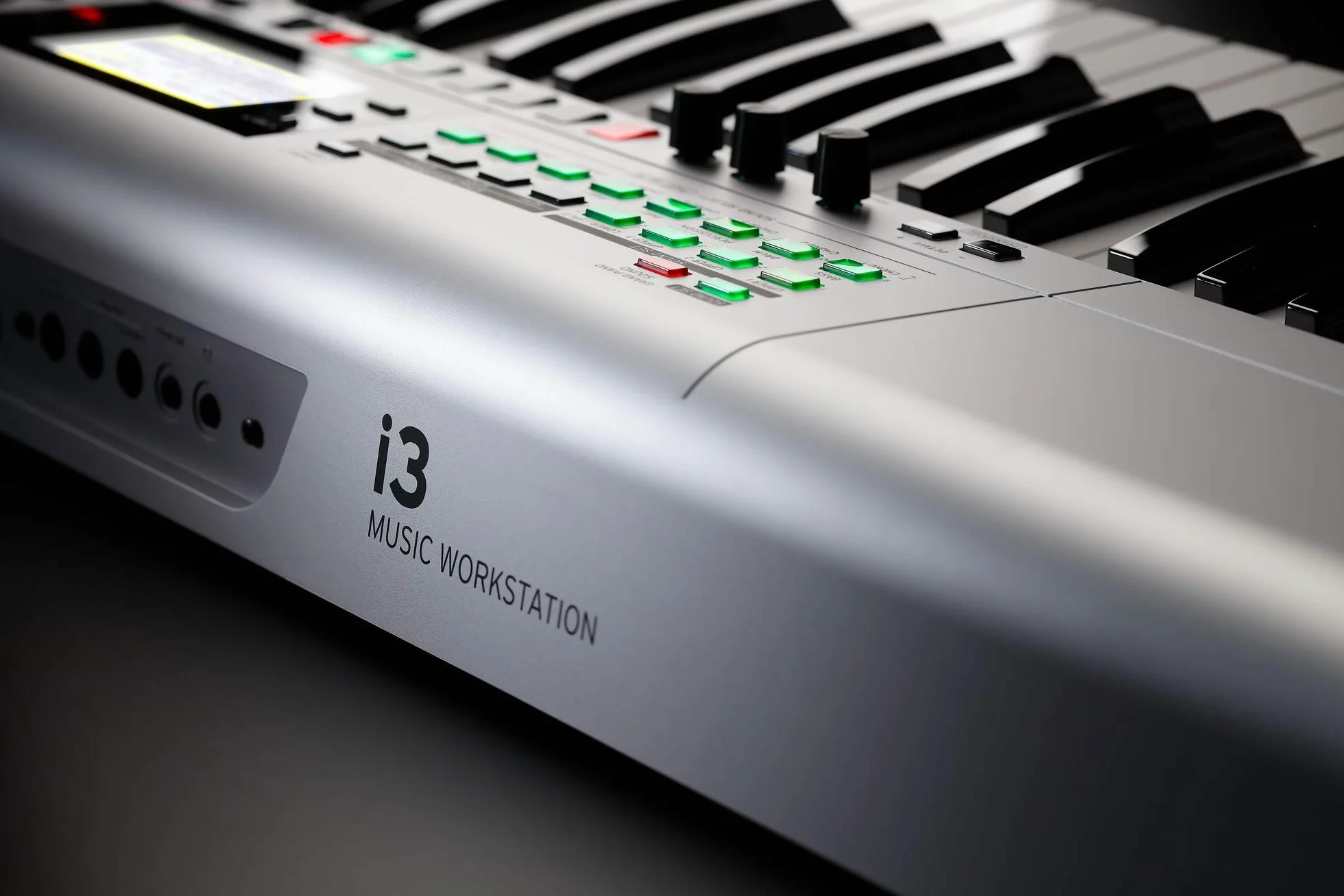 Korg I3 Pianino Cyfrowe, Srebrny, 61 klawiszy