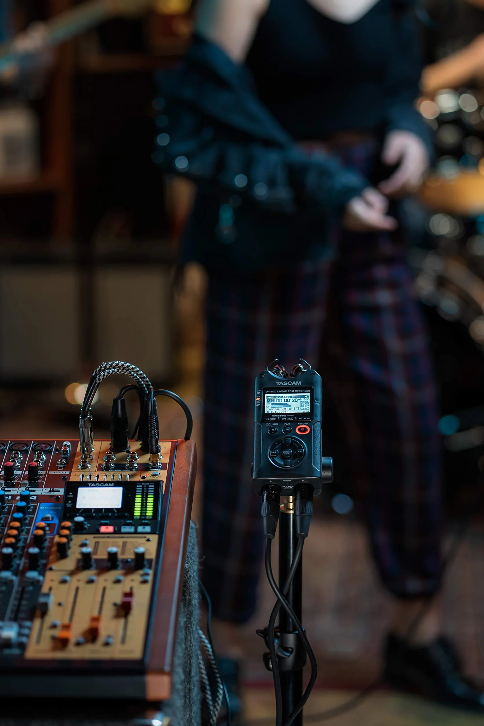 Tascam DR-40X Przenośny rejestrator dźwięku czterościeżkowy z interfejsem USB