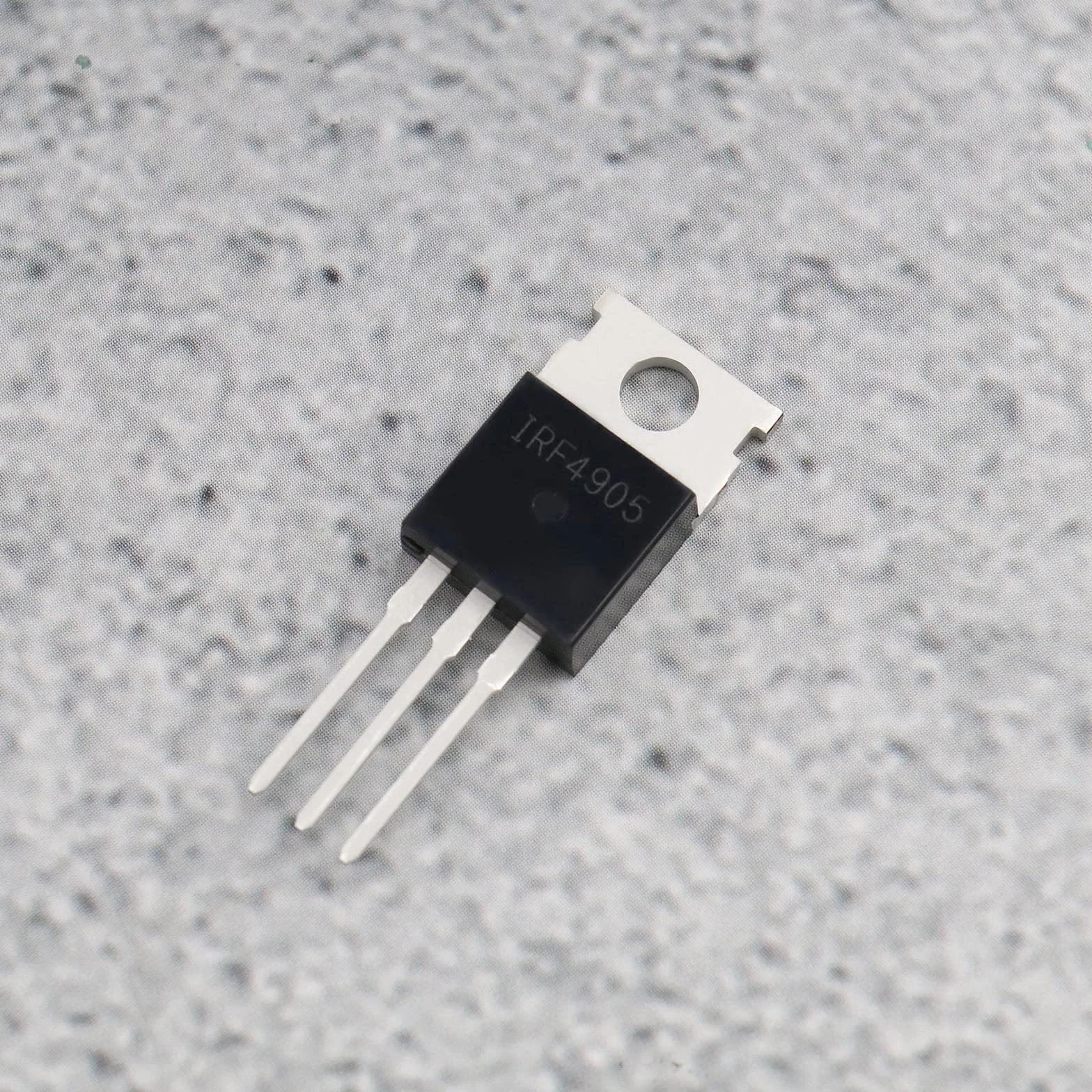 10 szt. IRF4905 MOSFET tranzystor TO-220 P-Channel Feld Effect Tranzystor 74A 55V rurki do efektów polowych prostownik kanału P 2,54 mm