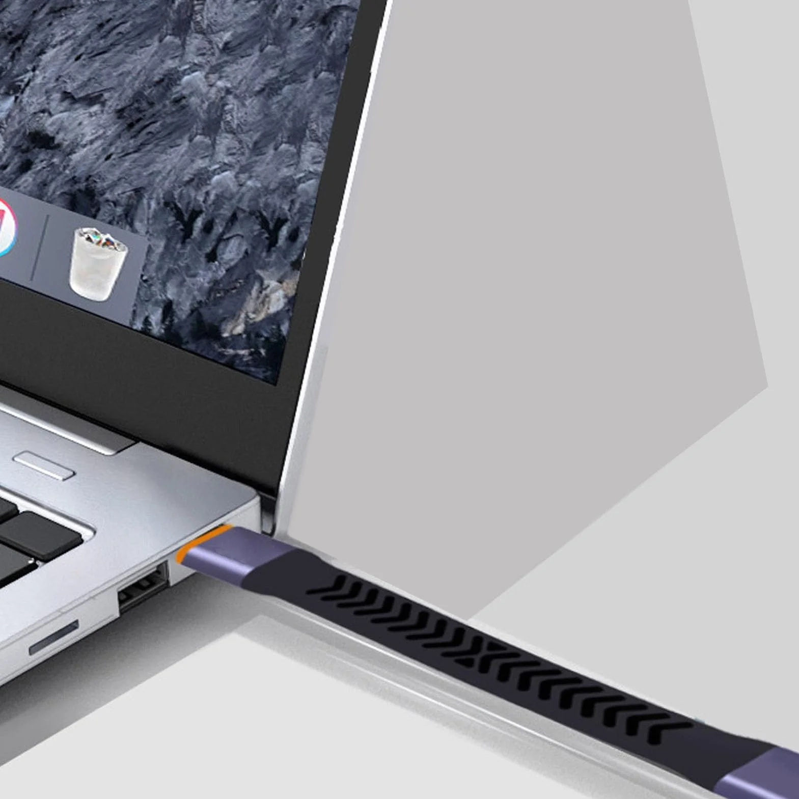 Krótki Kabel USB C 3.2 Gen 2, prędkość Przesyłania Danych 40 Gb/s, Elastyczna Konstrukcja FPC, Obudowa ze Stopu Aluminium, Funkcja Plug and Play, ze Złączem SSD, do Szybkiego