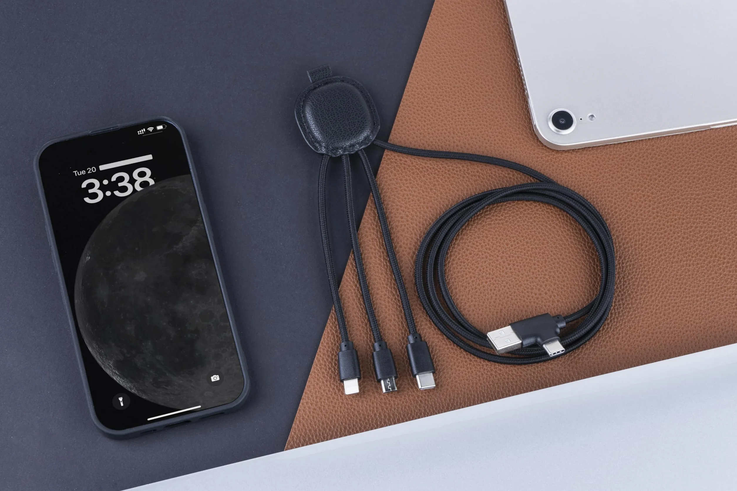 Xoopar Kabel Multi USB 4 w 1 USB-C, USB, Lightning, Micro USB - Iné Smart Long 1m - Skórzana funkcja NFC z recyklingu do ładowania smartfonów iPhone, Samsung, Huawei, Xiaomi, LG, czarny