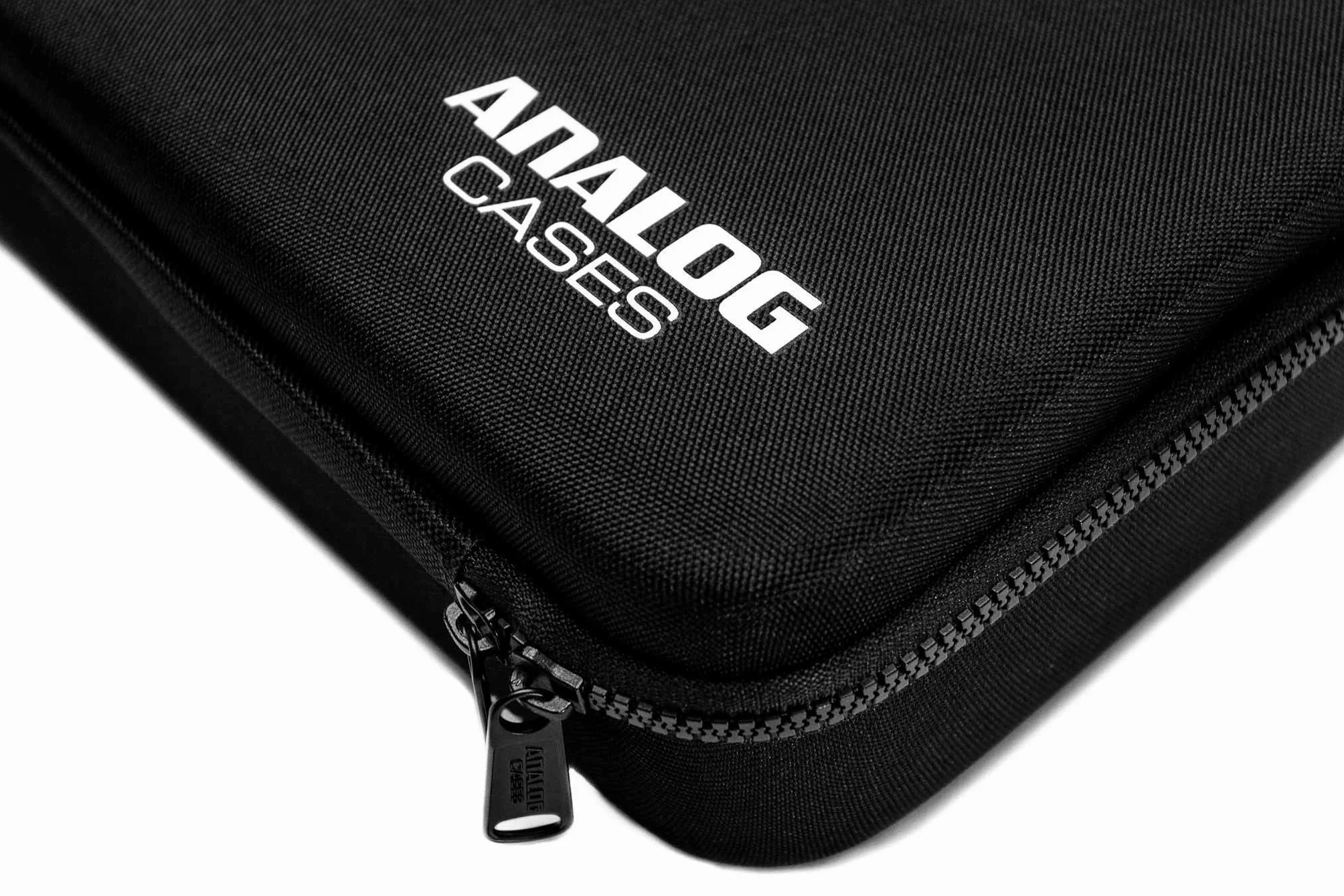 Analog Cases PULSE Case do Arturia KeyStep Pro lub porównywalnych syntezatorów (futerał transportowy z wytrzymałego, profilowanego tworzywa EVA/nylonu, zintegrowana torba z siatki), czarny.
